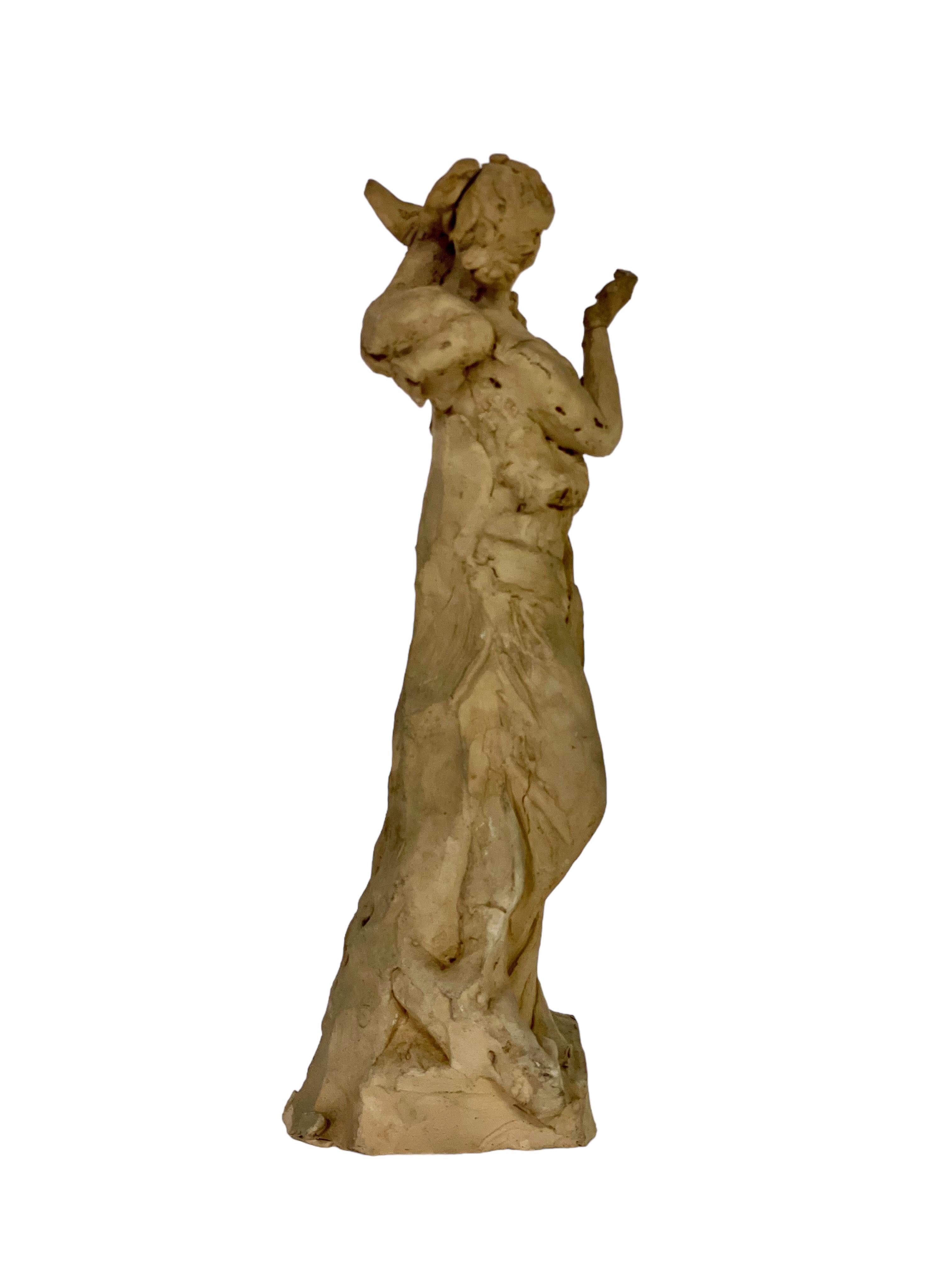 XX secolo Statuetta in terracotta di una dea e di un cherubino alato in vendita