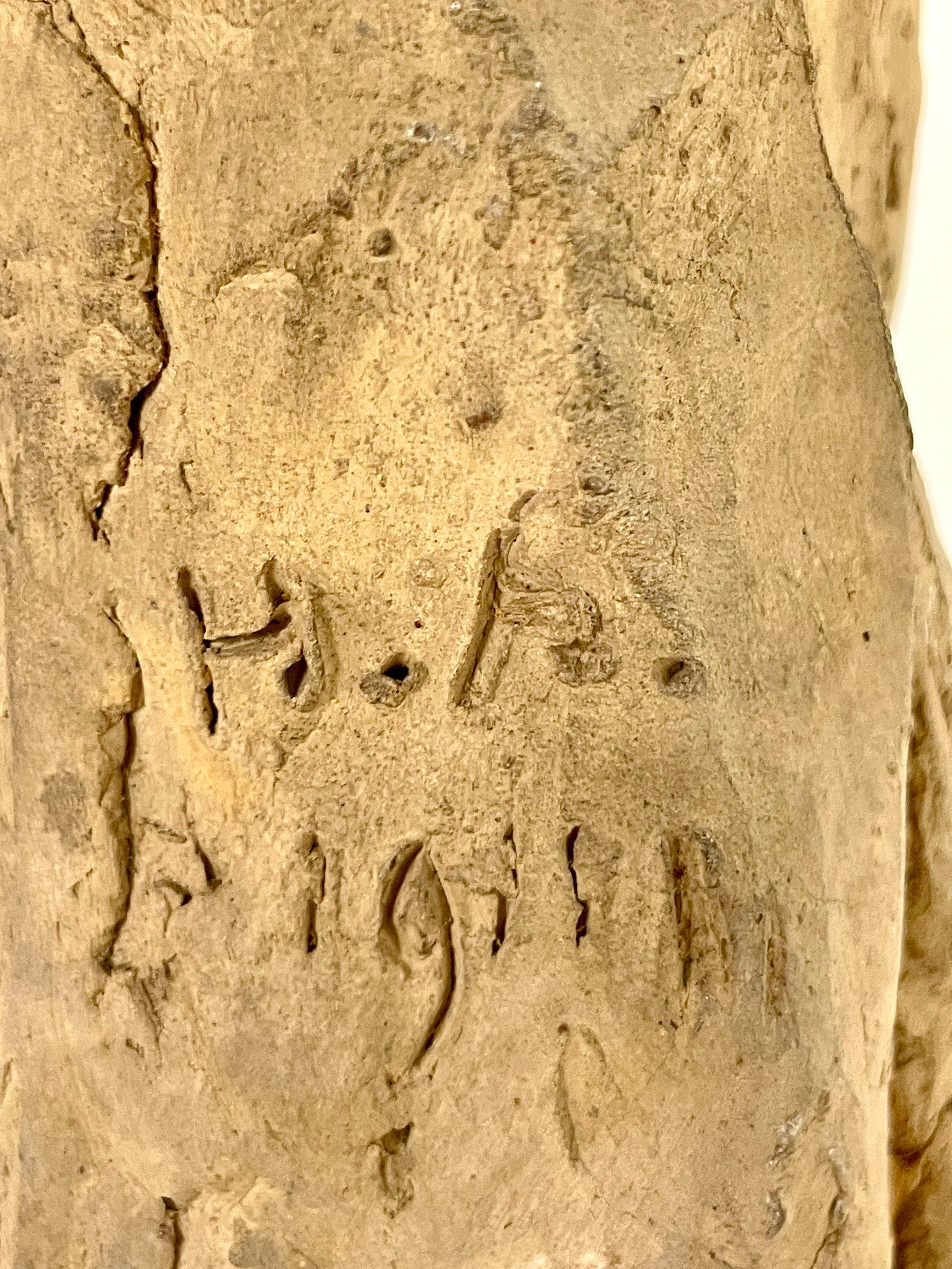 Statuetta in terracotta di una dea e di un cherubino alato in vendita 2