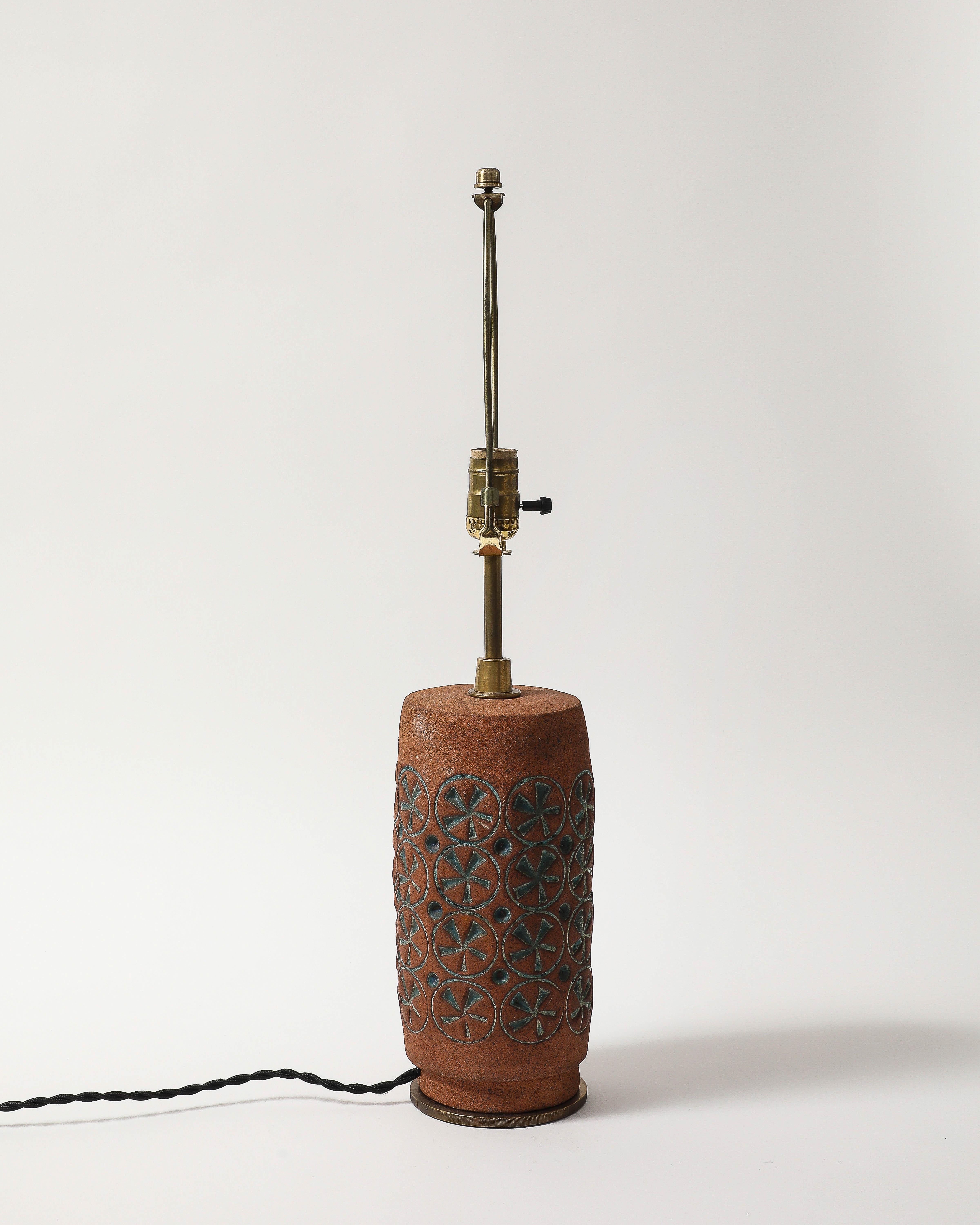 Lampe de table en terre cuite avec motif de laganidés émaillé, États-Unis, 20e C en vente 2