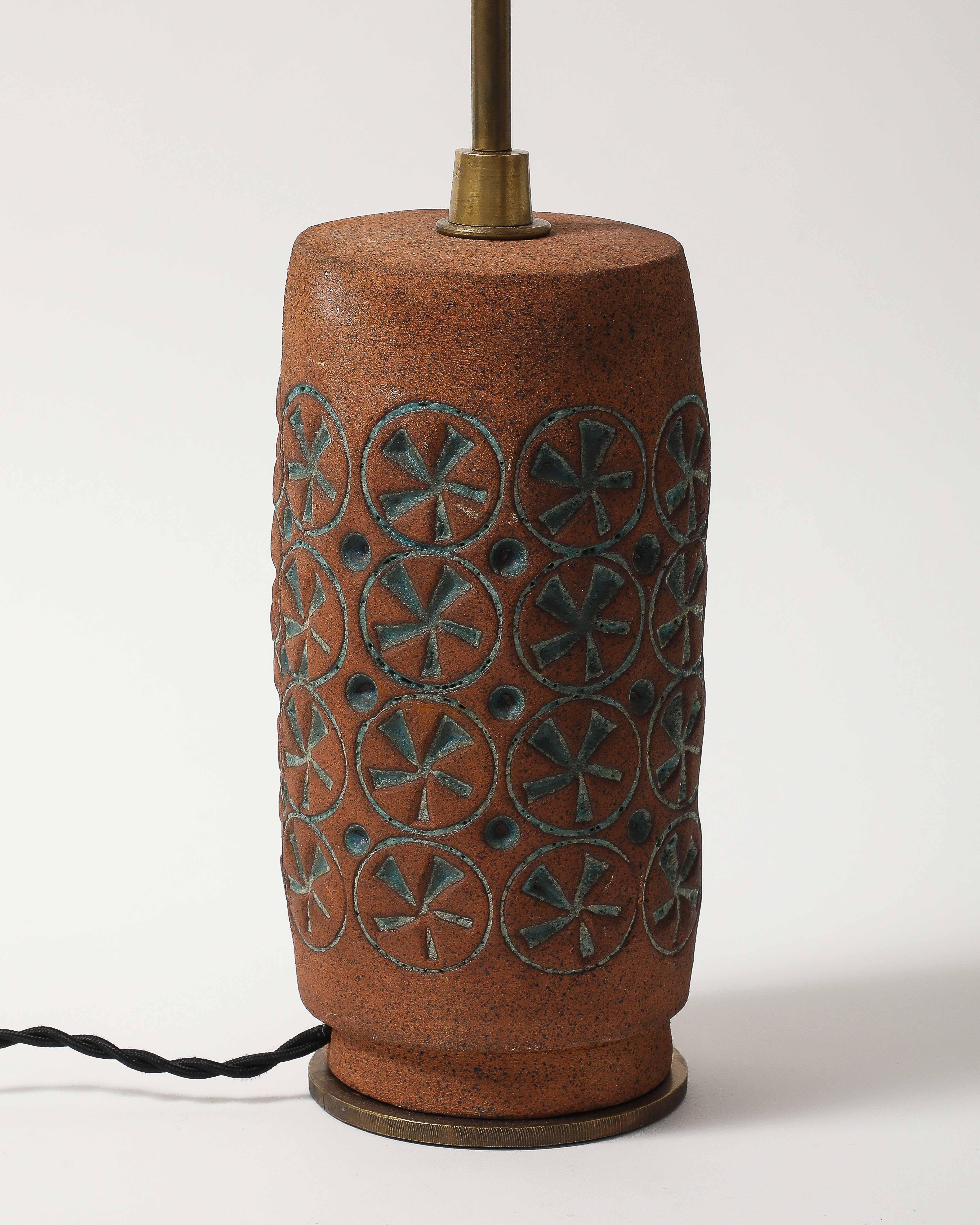 Lampe de table en terre cuite avec motif de laganidés émaillé, États-Unis, 20e C en vente 3