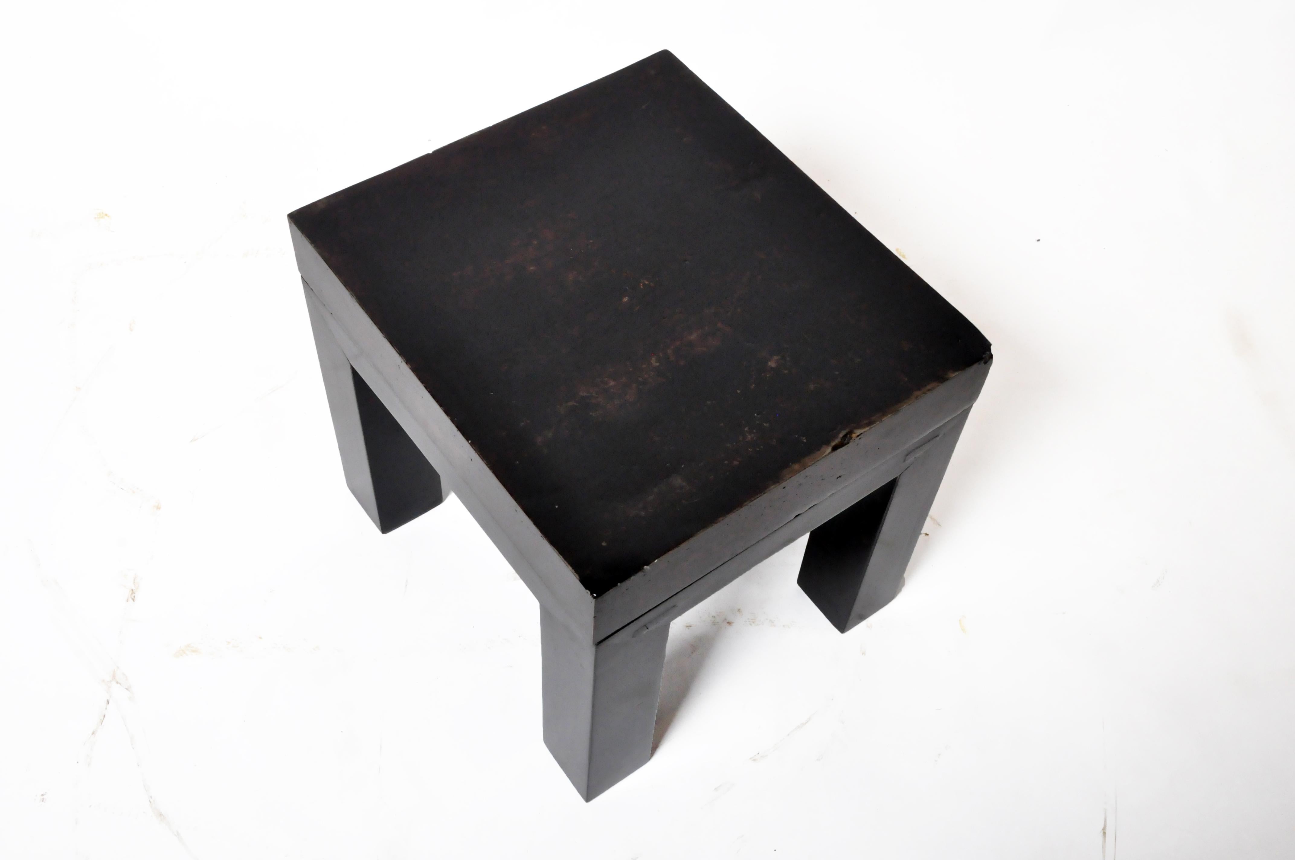 Tisch mit Terrakotta-Belag im Angebot 11