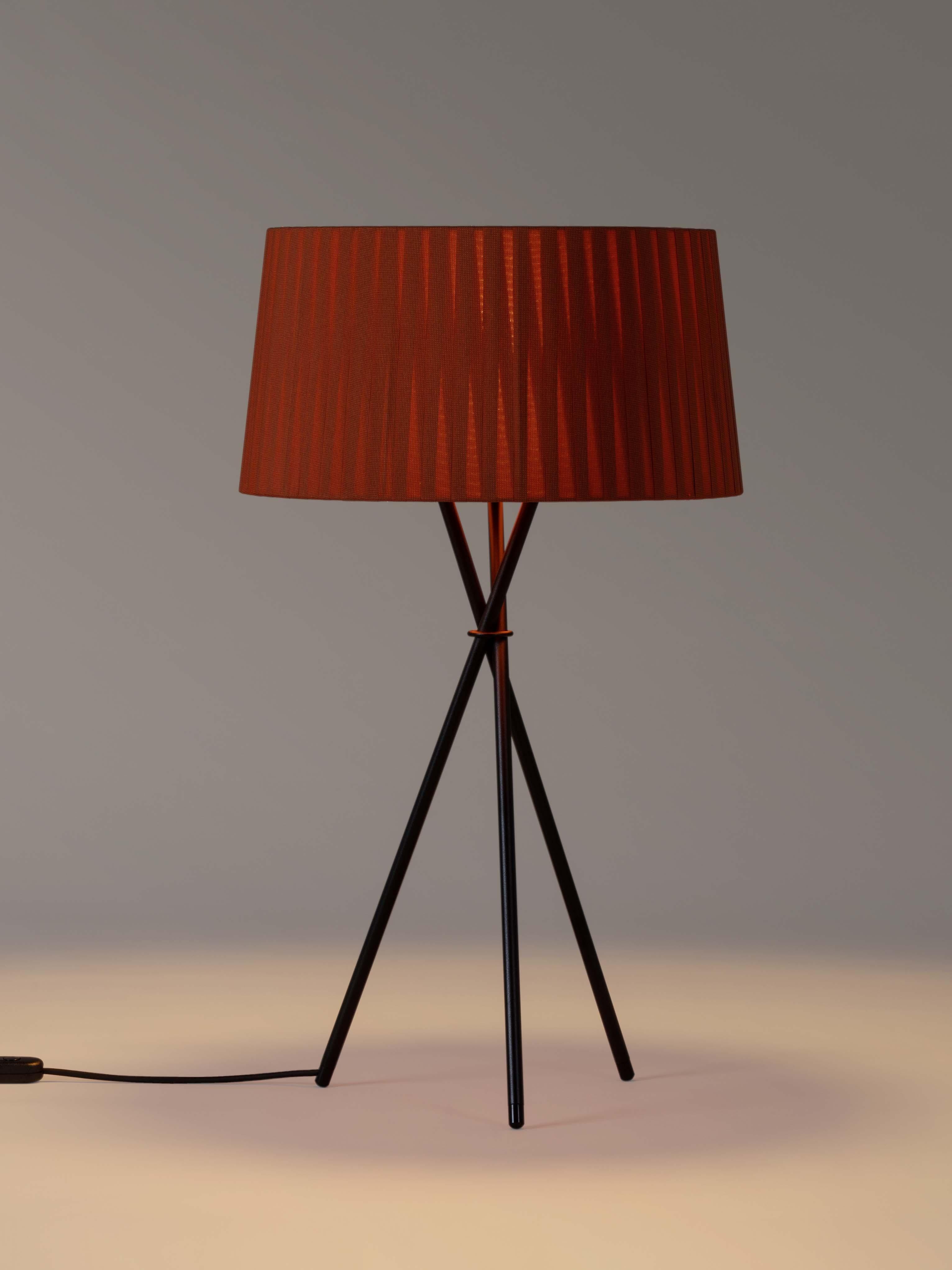 Modern Terracotta Trípode G6 Table Lamp by Santa & Cole For Sale