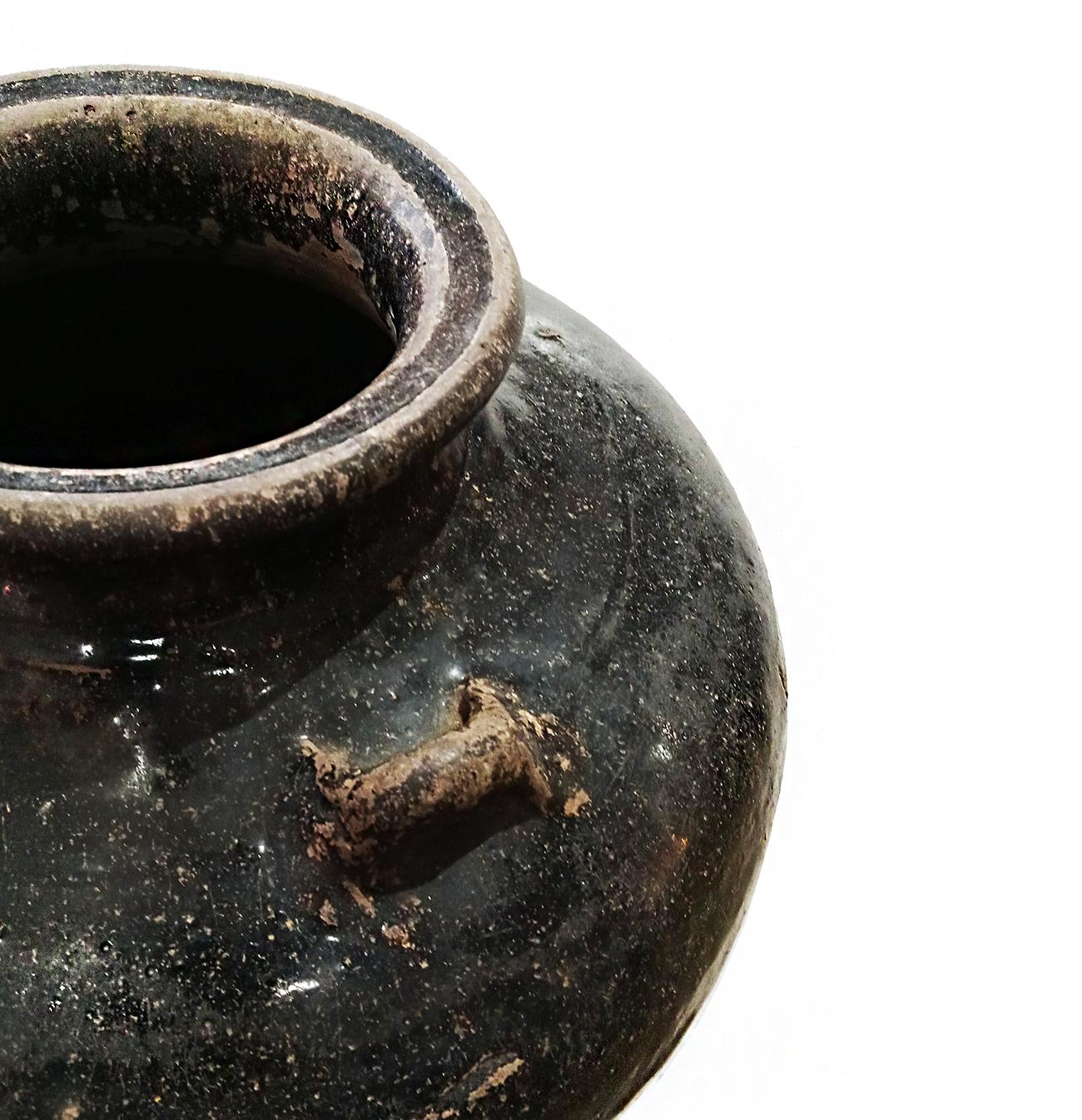 Terrakotta-Urne/Gefäß/Vase aus Indonesien  im Zustand „Gut“ im Angebot in New York, NY