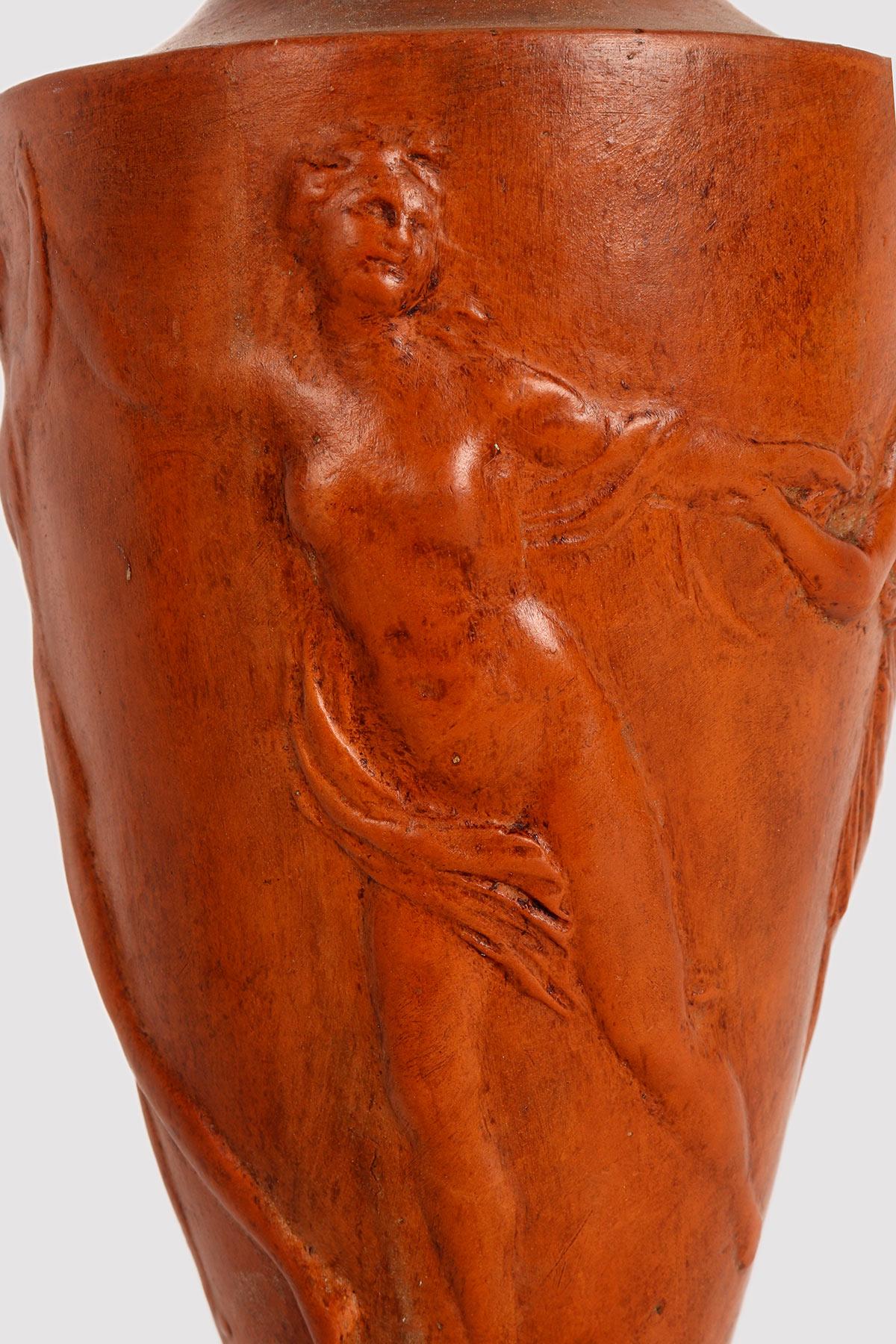 Terracotta vase depicting in relief satyrs and maenads, France 1920. en venta 1