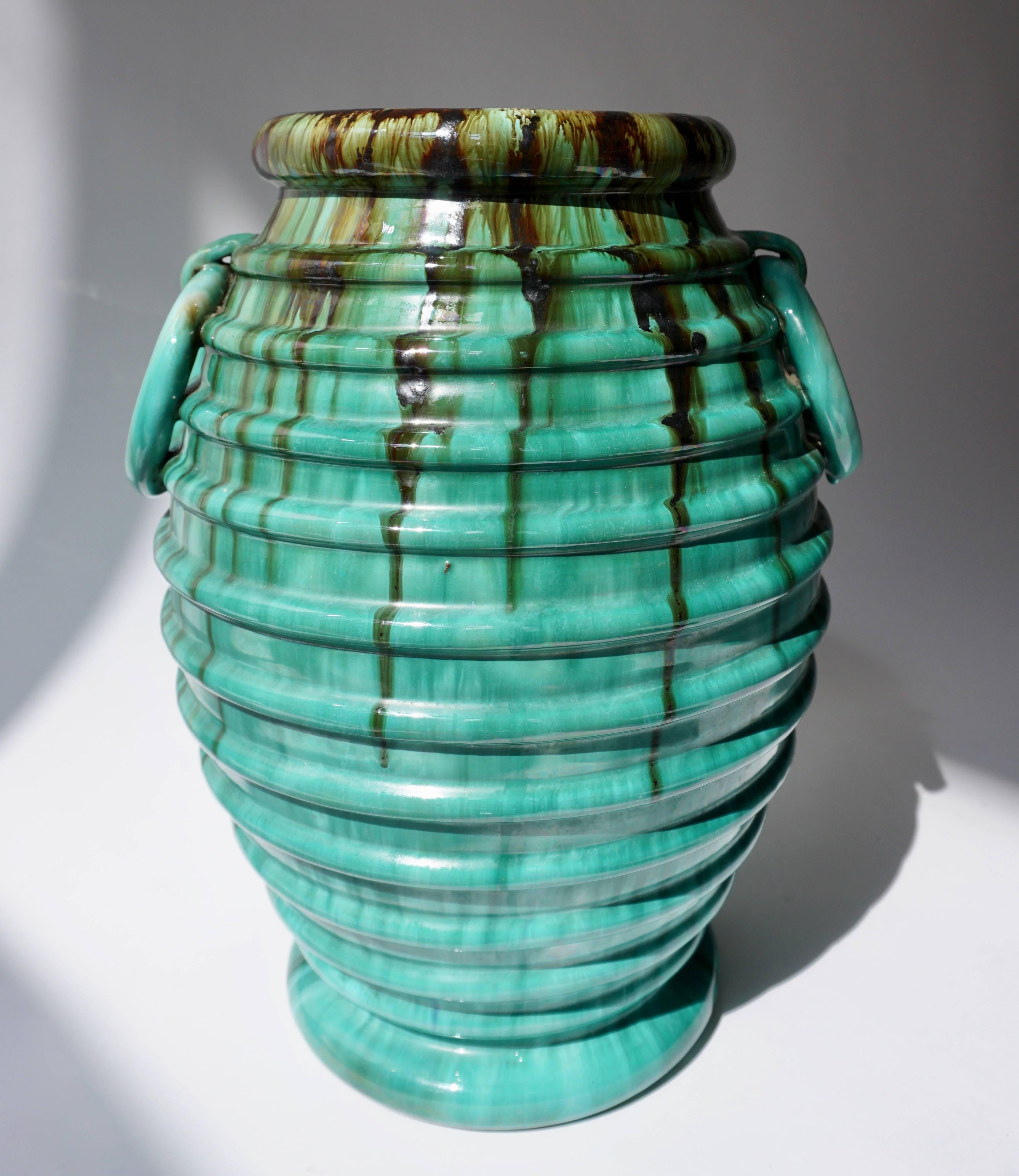 Vase aus Terrakotta.
Maße: Höhe 39 cm.