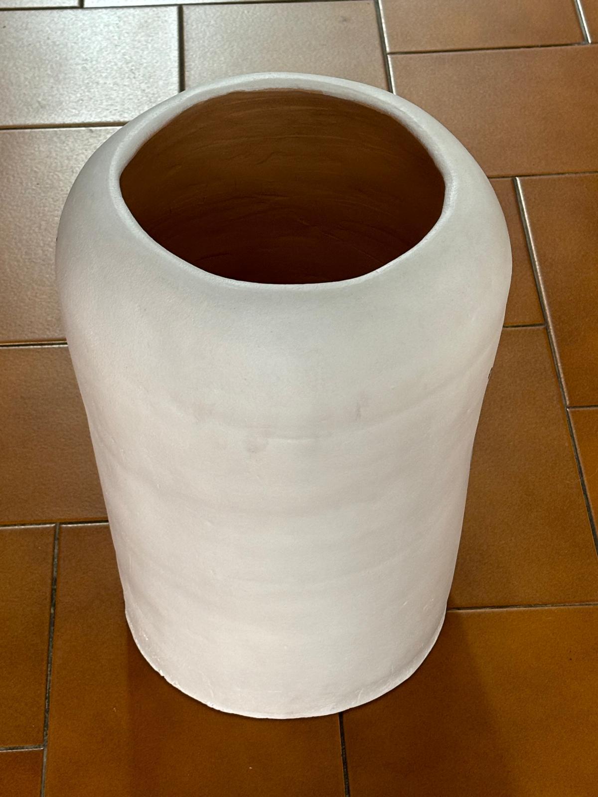 Italiano Vaso in terracotta della collezione Vasi diVisi di Alessandro Mendini in vendita