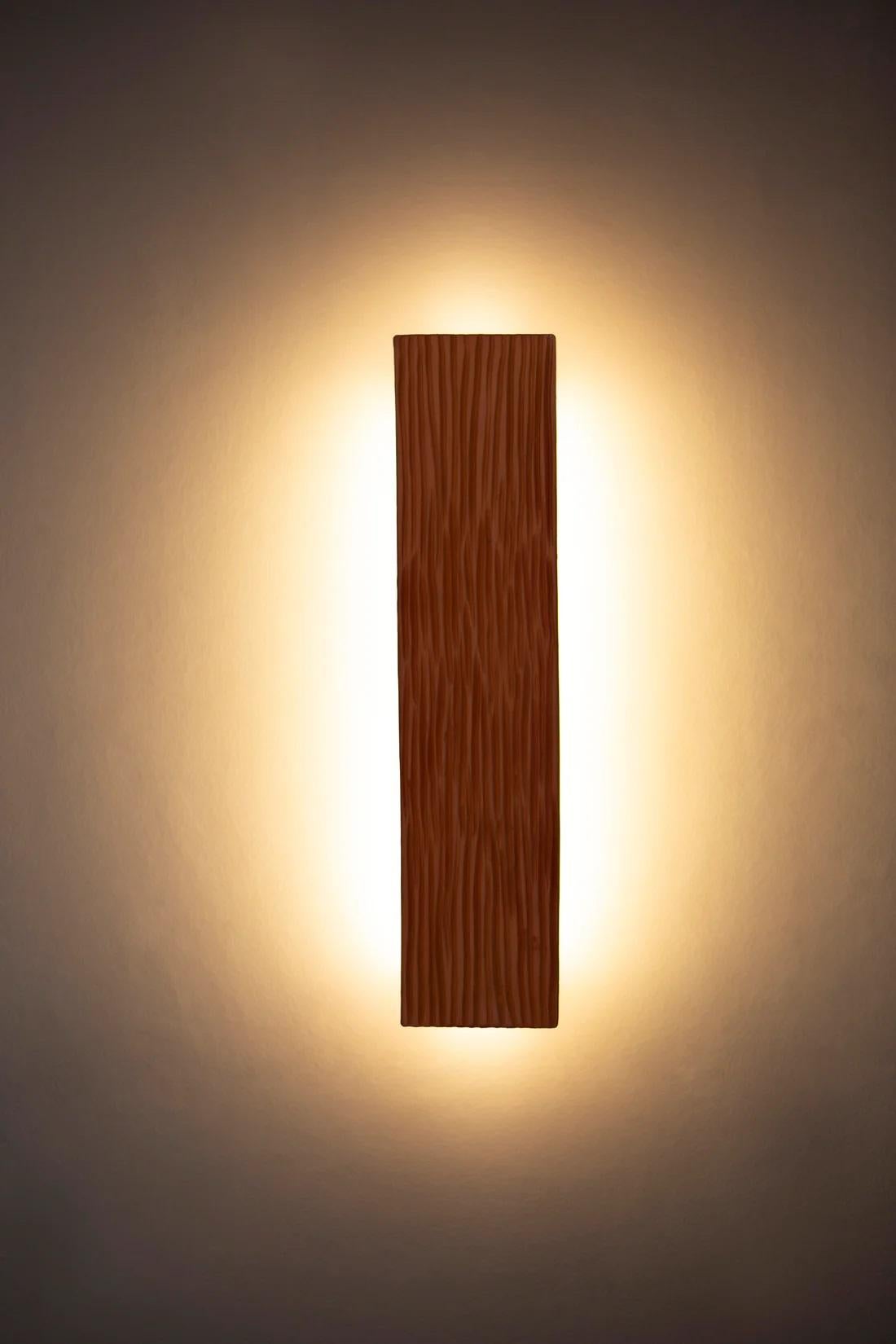 Moderne Applique verticale en terre cuite de Hatsu en vente