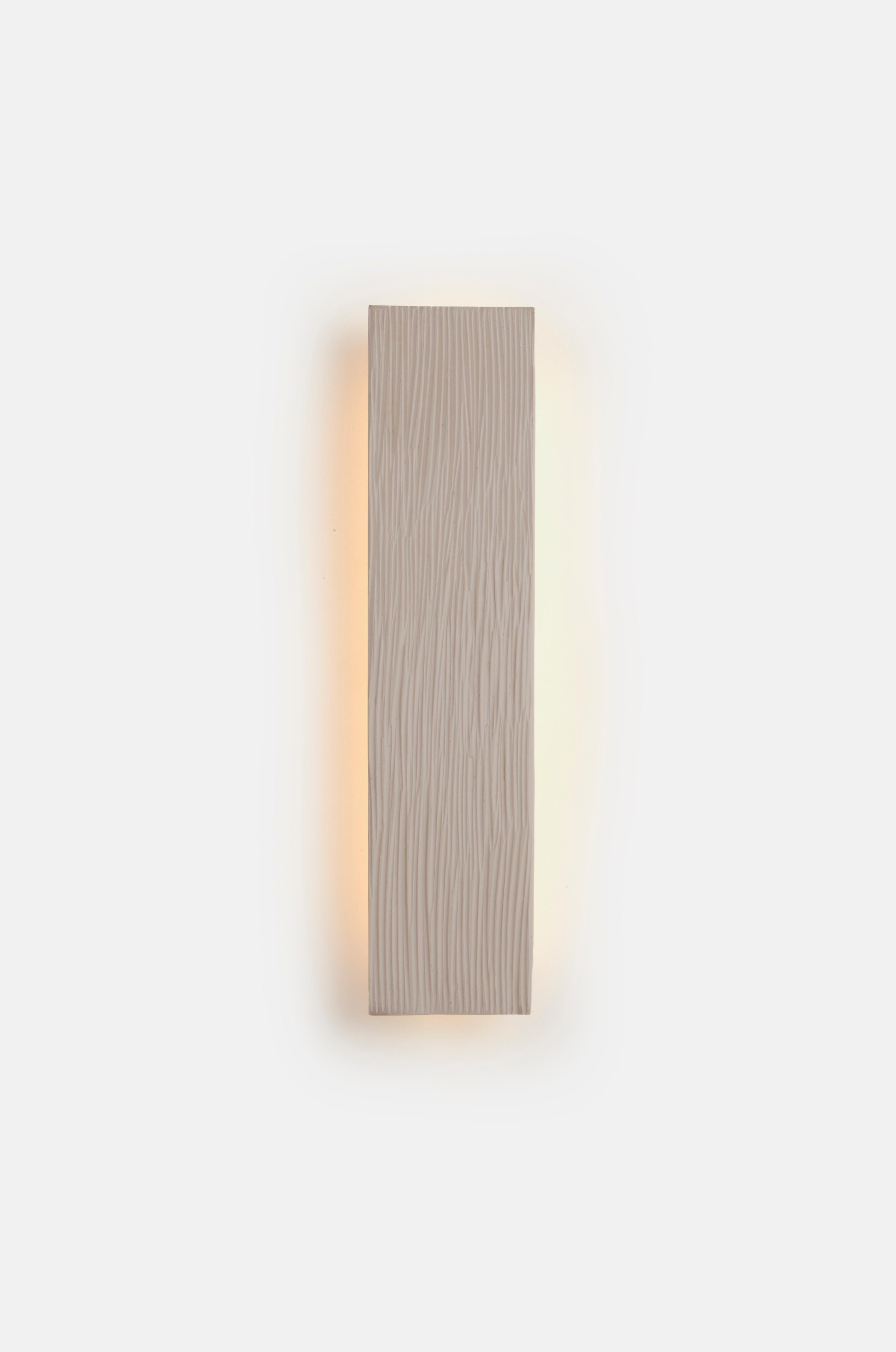 Applique verticale en terre cuite de Hatsu en vente 1