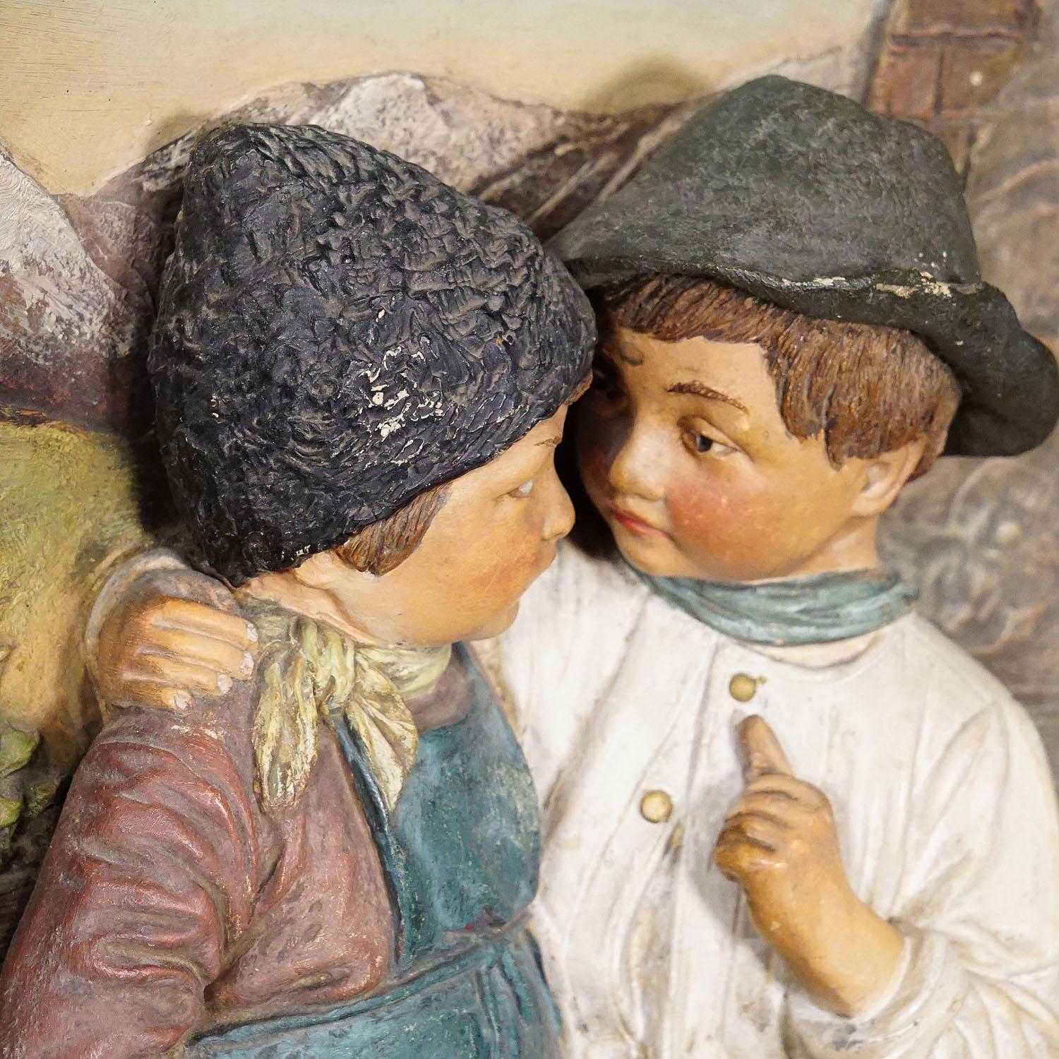 Terrakotta-Wandteller mit schönen Kindern in traditionellen Kostümen von Johann Mar (19. Jahrhundert) im Angebot