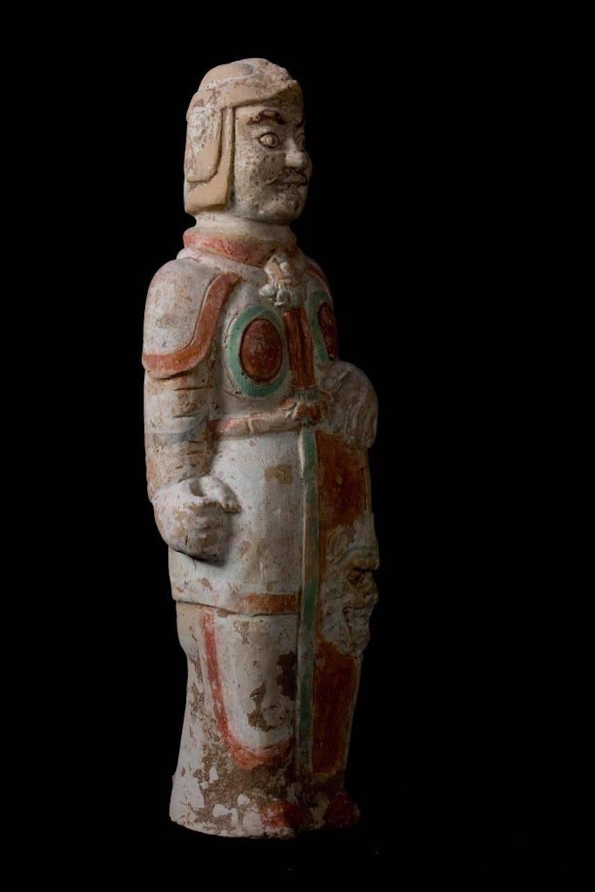 Terracotta Warrior with Shield - Northern Wei Dynasty, China '386-557 AD' In Excellent Condition In San Pedro Garza Garcia, Nuevo Leon