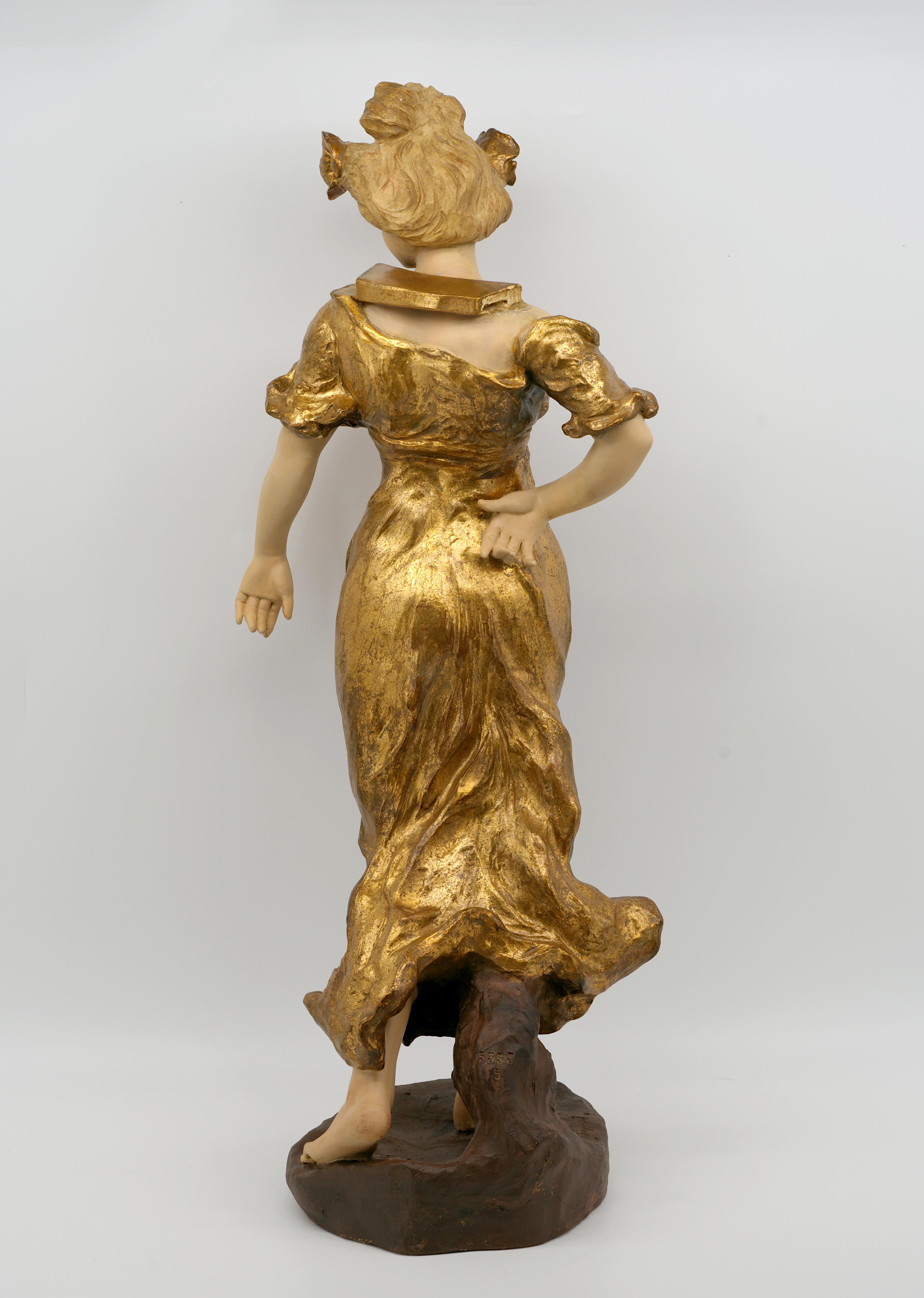 Scultura in terracotta con portatore d'acqua, 1890 ca. in vendita 2
