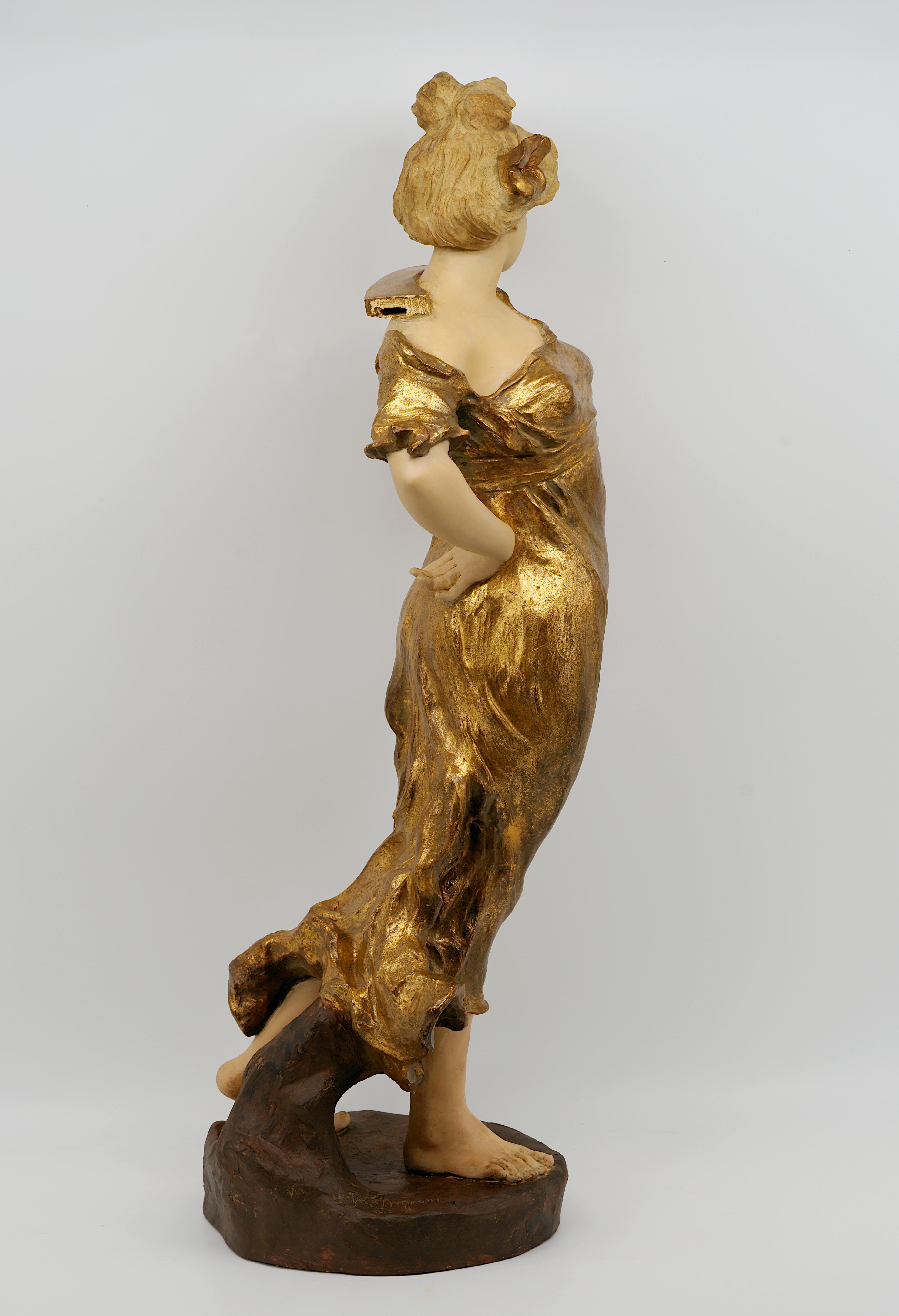 Scultura in terracotta con portatore d'acqua, 1890 ca. in vendita 3