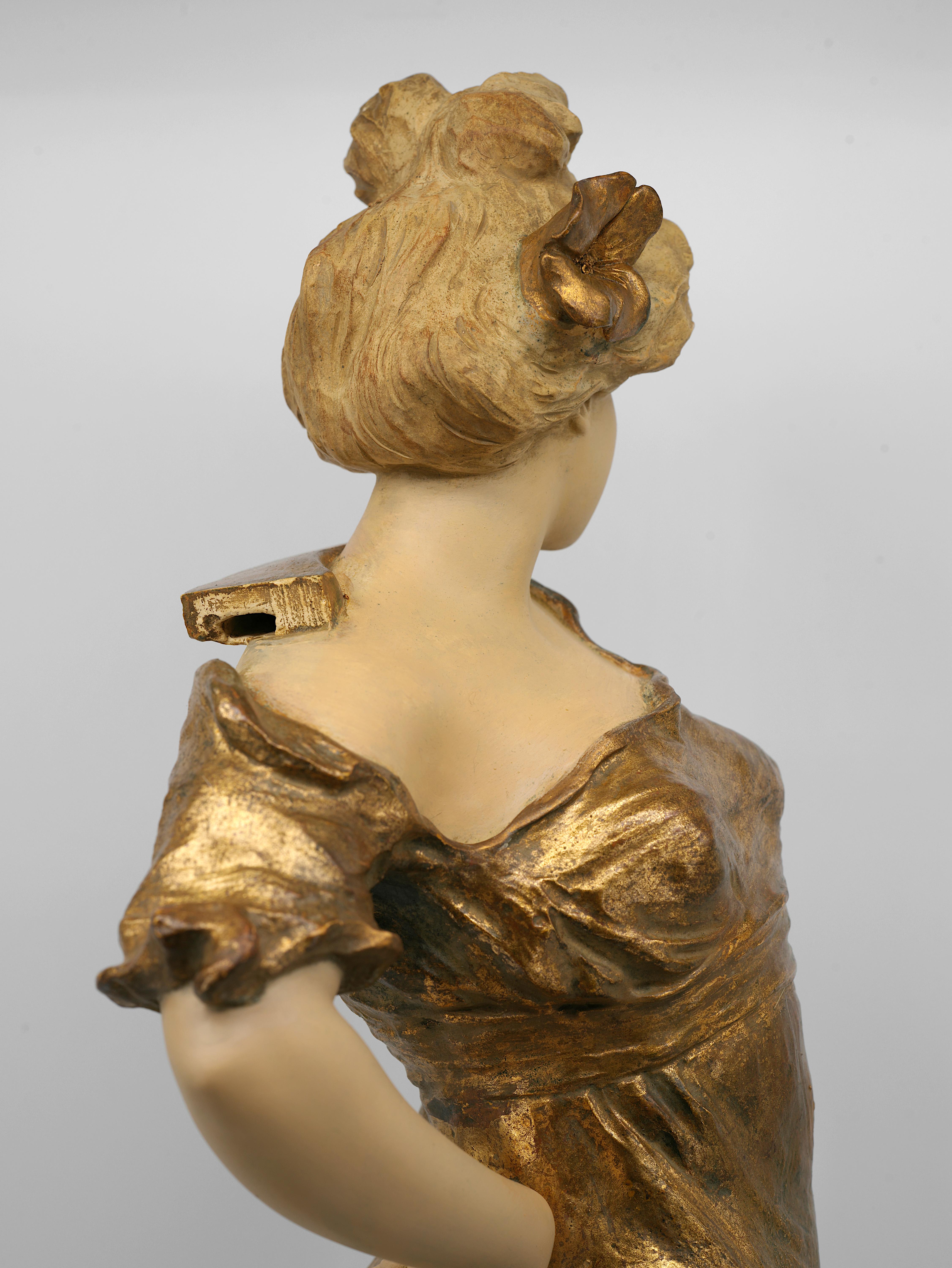Scultura in terracotta con portatore d'acqua, 1890 ca. in vendita 5