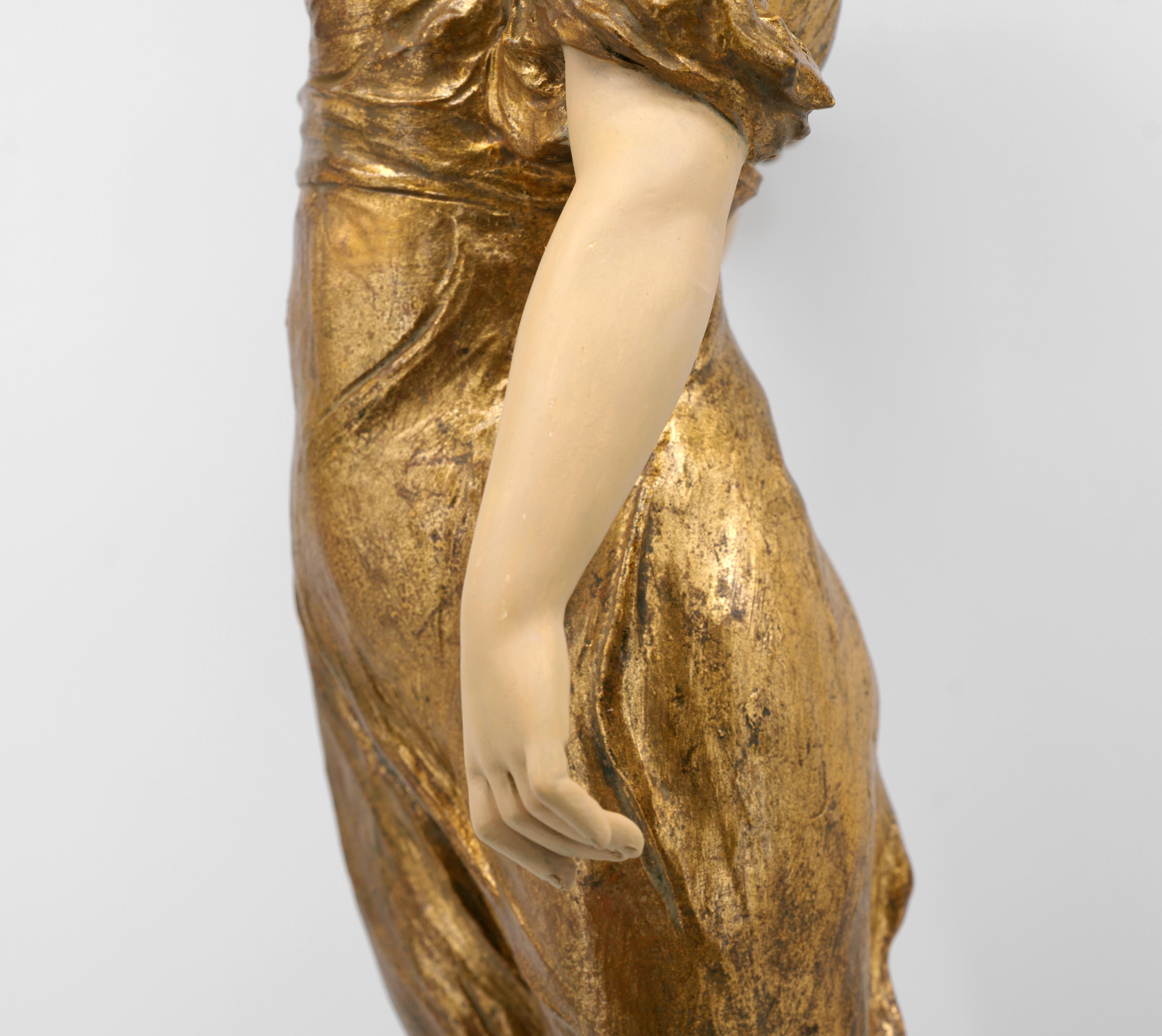 Scultura in terracotta con portatore d'acqua, 1890 ca. in vendita 6