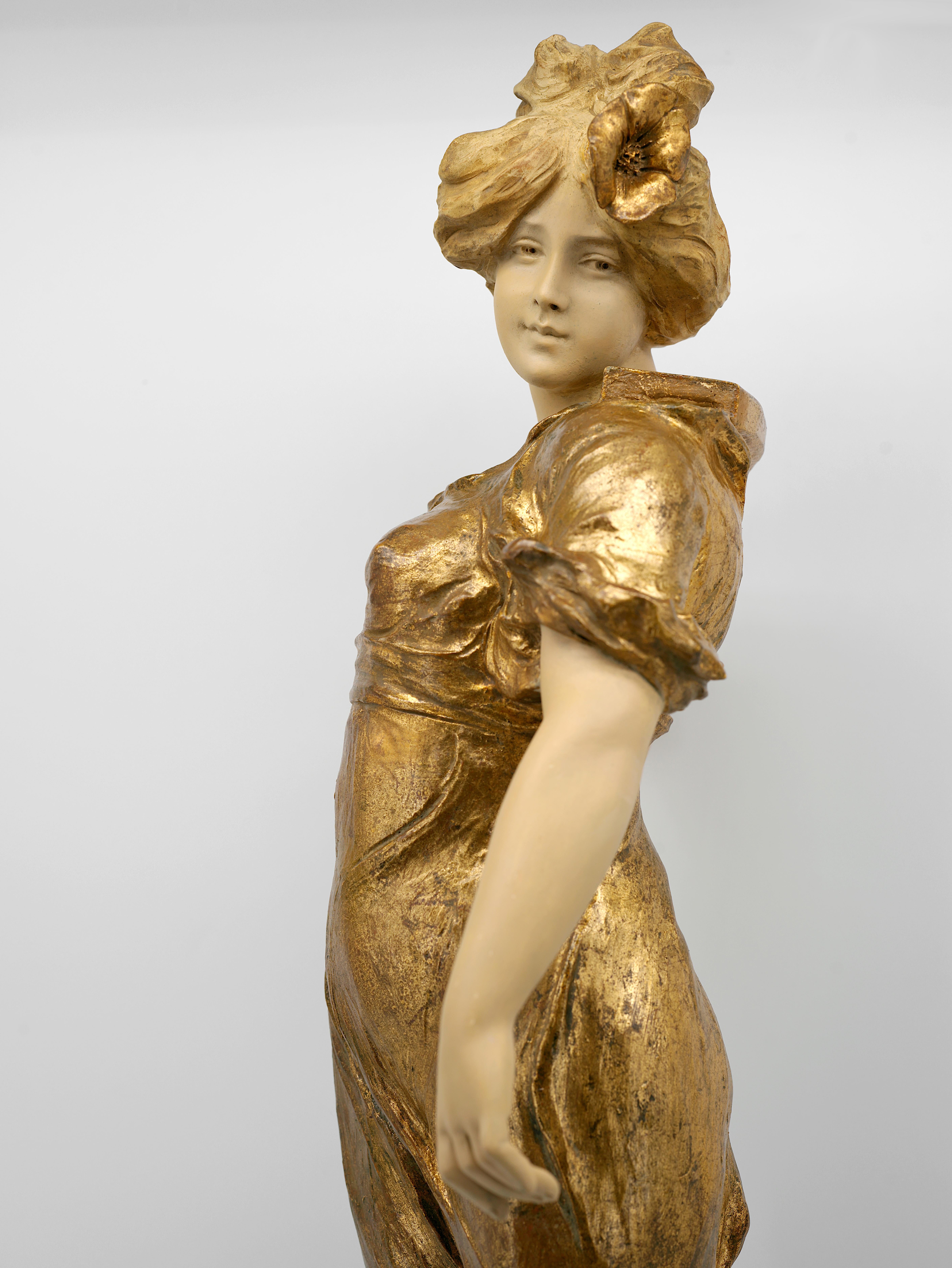 Terracotta Scultura in terracotta con portatore d'acqua, 1890 ca. in vendita