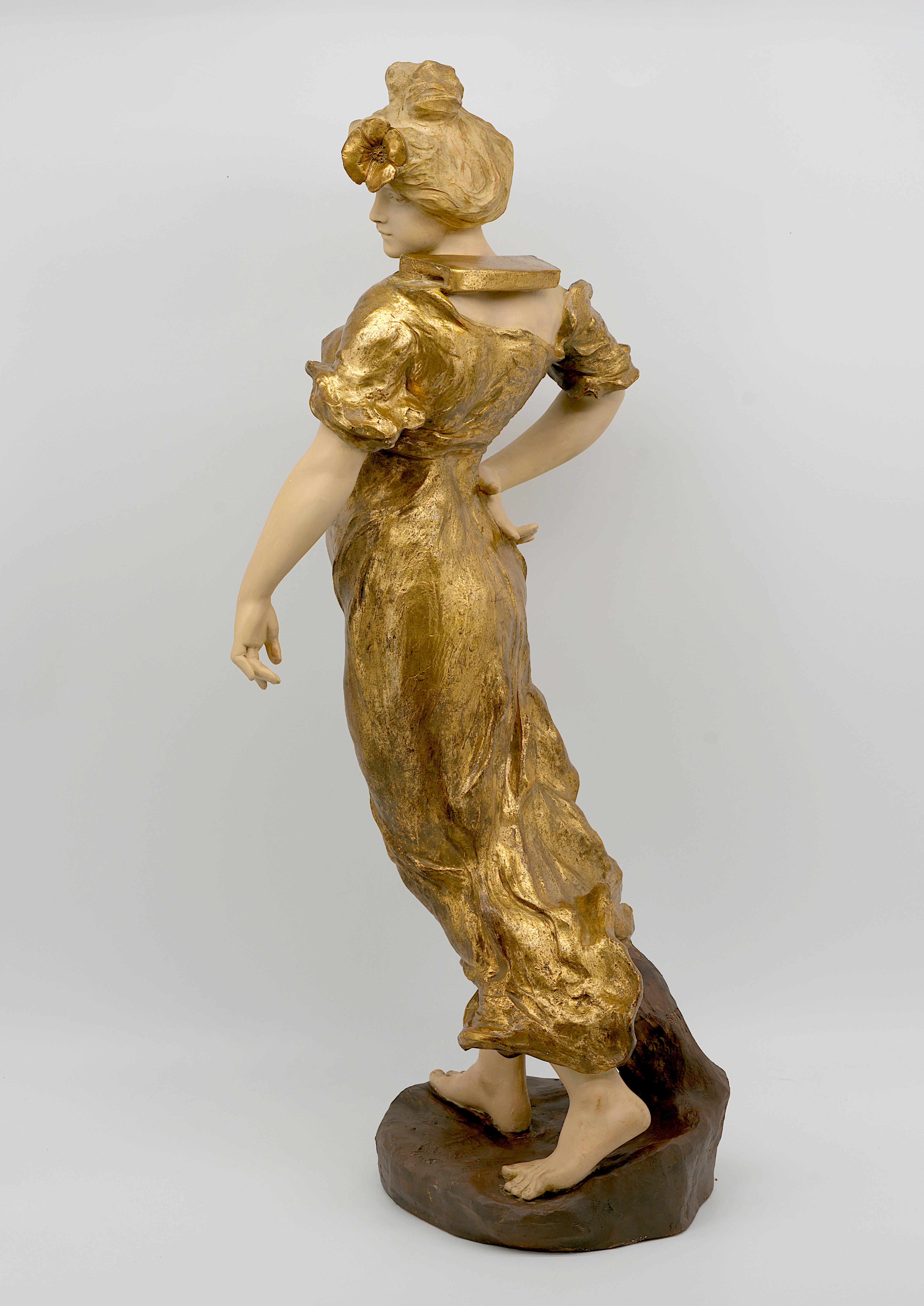 Scultura in terracotta con portatore d'acqua, 1890 ca. in vendita 1