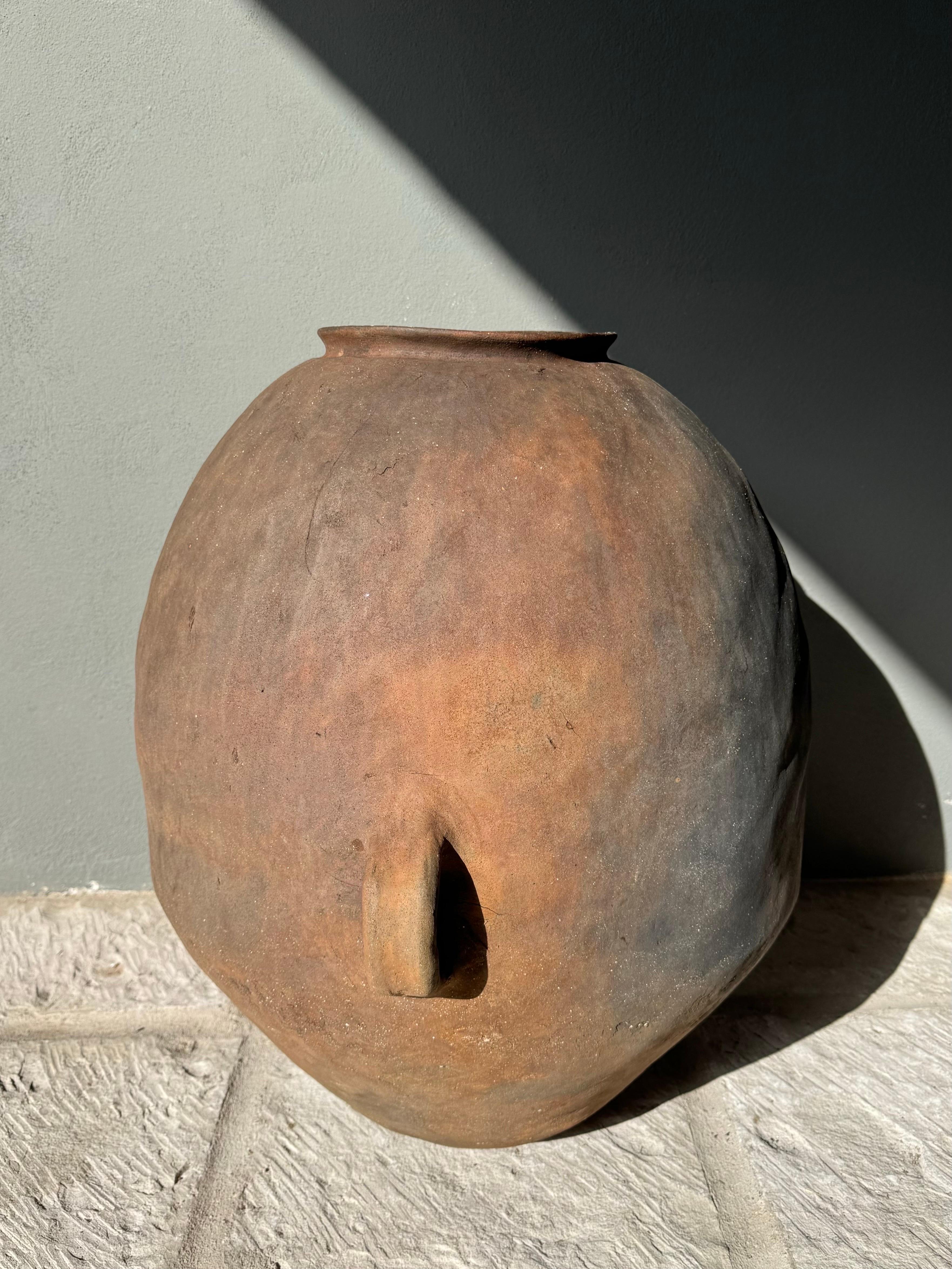 Fired Terracotta Water Jar From Northern Puebla, Mexico, Circa 1920´s For Sale