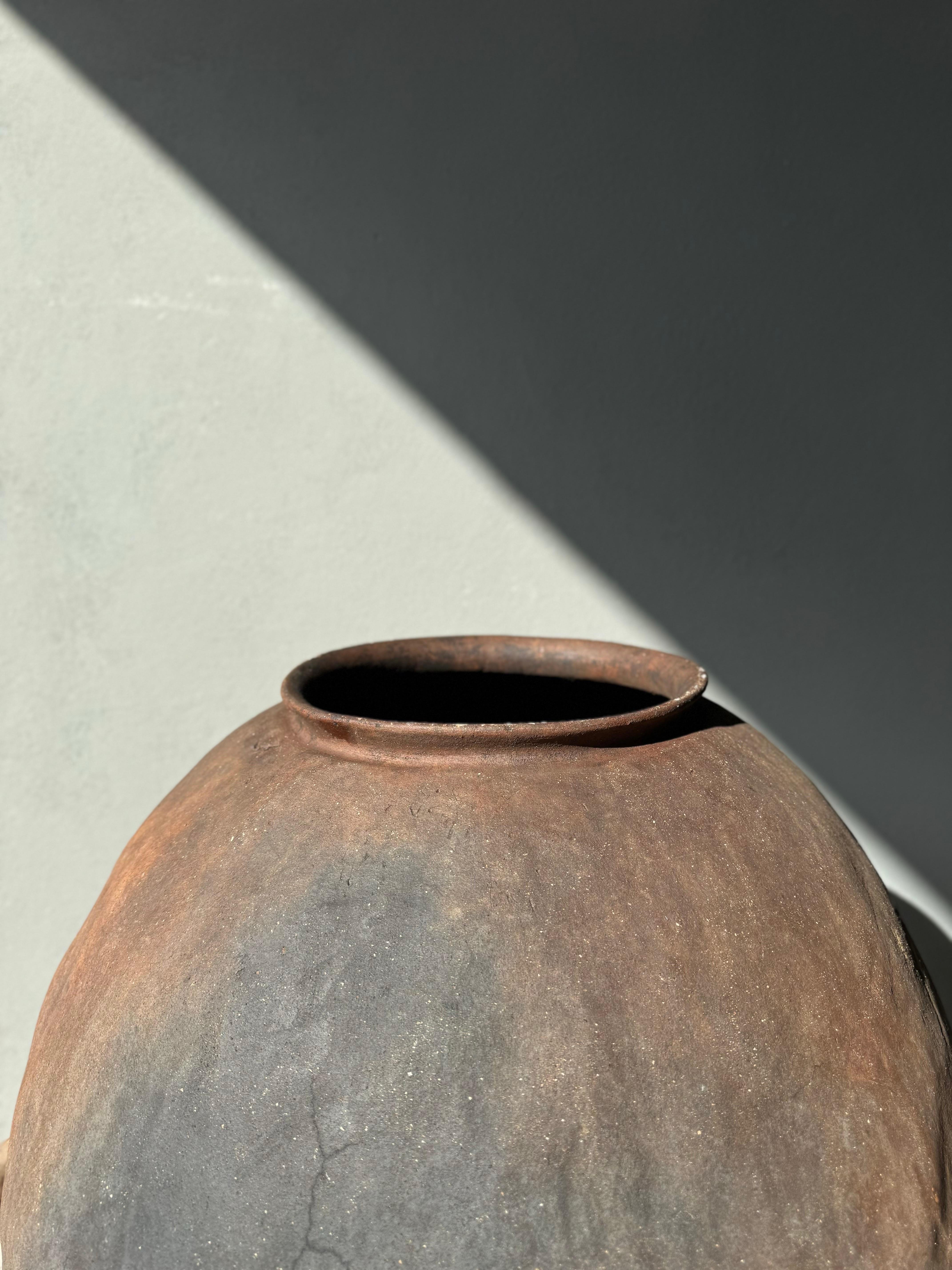 Terracotta Water Jar From Northern Puebla, Mexico, Circa 1920´s In Good Condition For Sale In San Miguel de Allende, Guanajuato