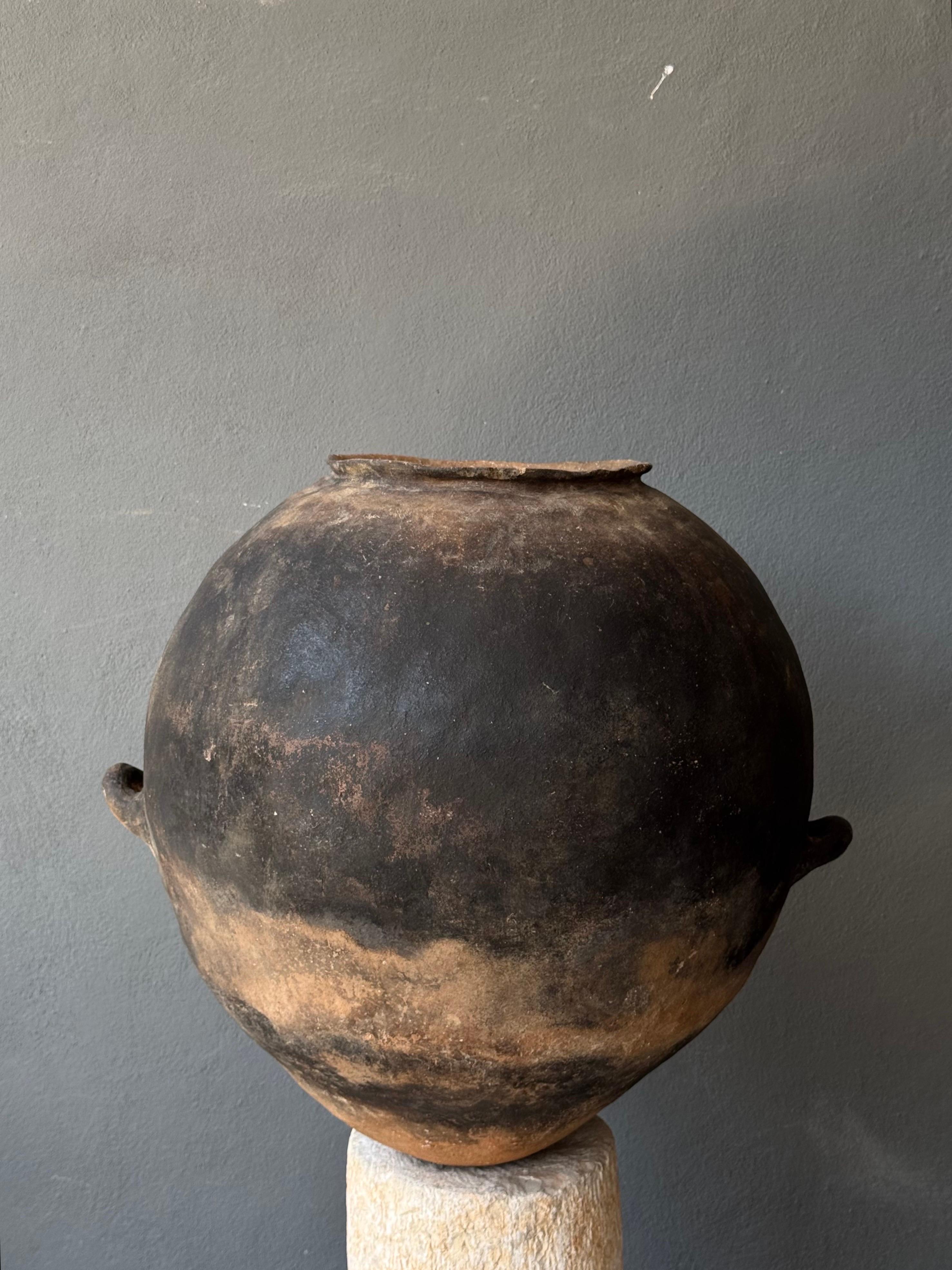 Terracotta Water Jar From Puebla, Mexico, Mid 20th Century In Fair Condition For Sale In San Miguel de Allende, Guanajuato