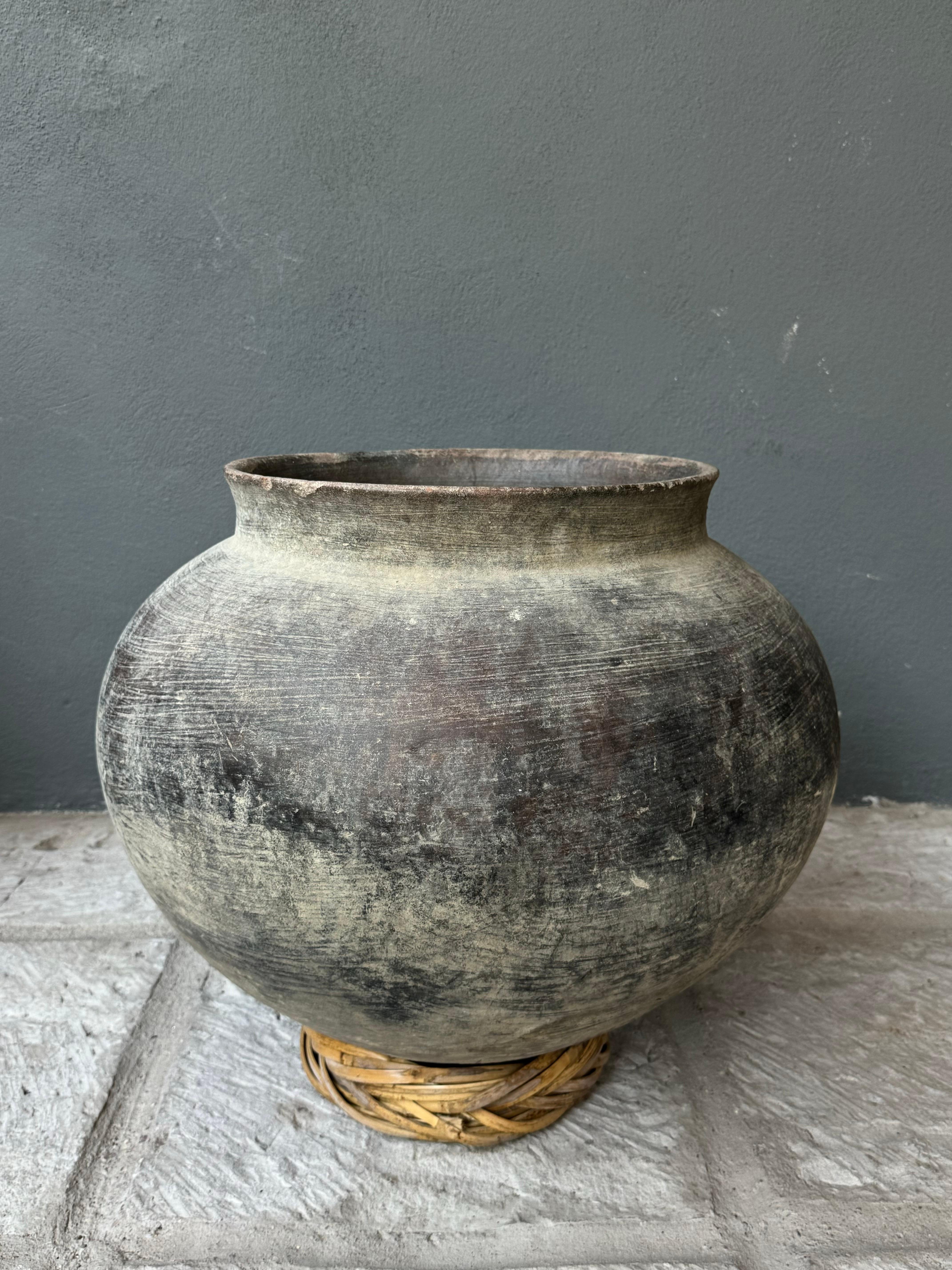 Vasija de Terracota para Agua de la Región Mixteca de Oaxaca, México, Circa 1940's Rústico