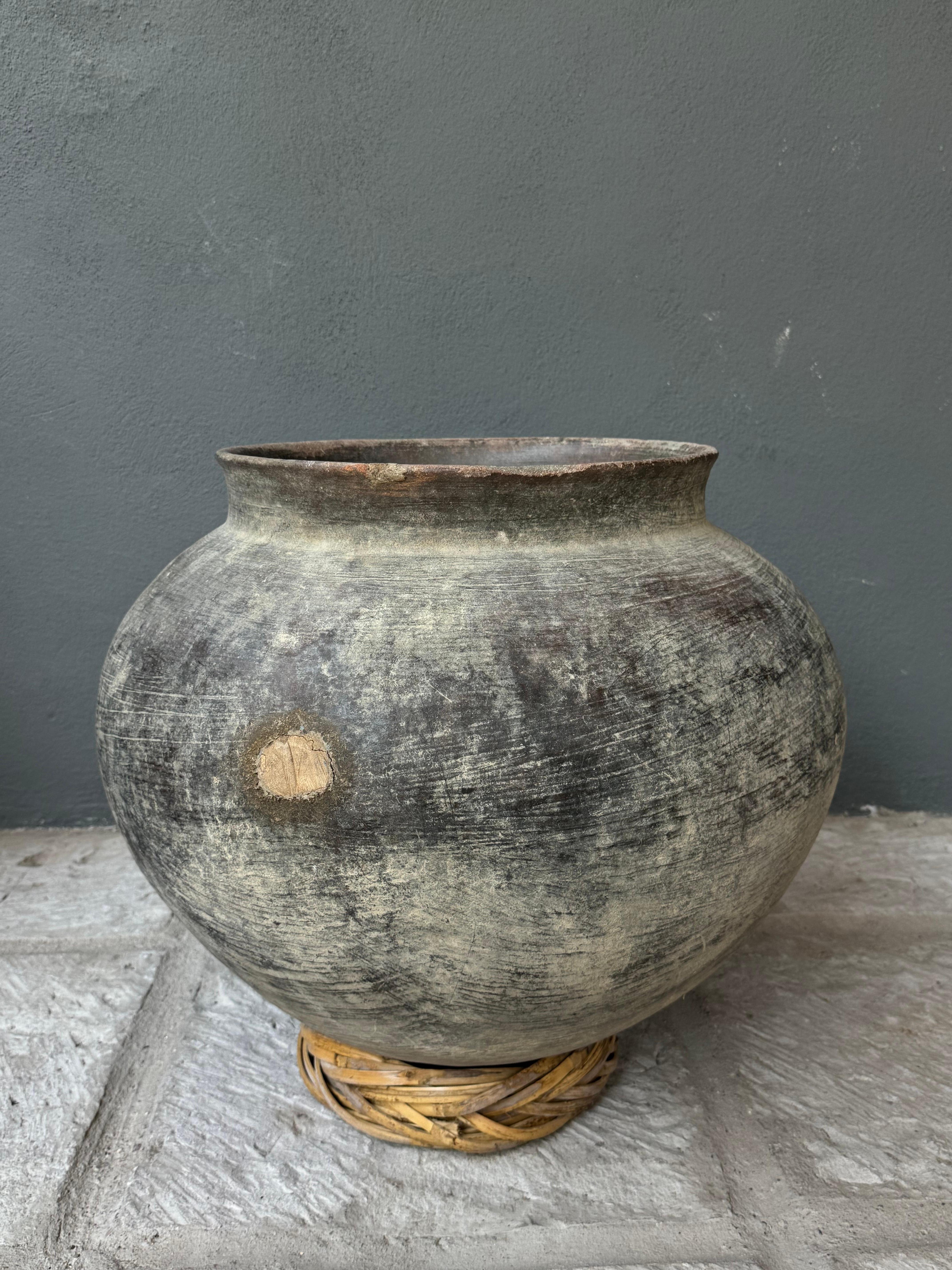 Vasija de Terracota para Agua de la Región Mixteca de Oaxaca, México, Circa 1940's Cerámico