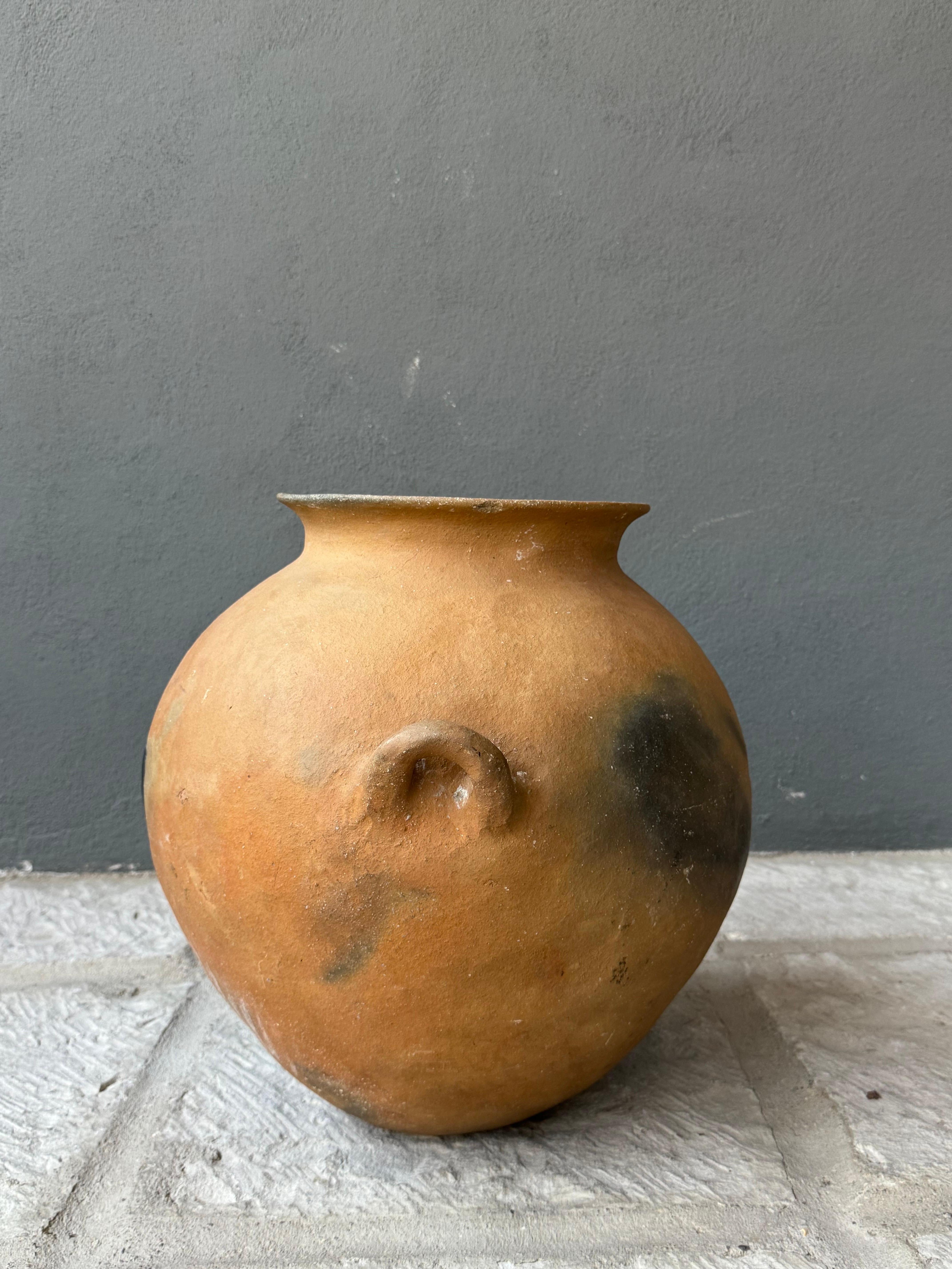 Messicano Acquasantiera in terracotta proveniente dalla Sierra settentrionale di Puebla, CIRCA 1980