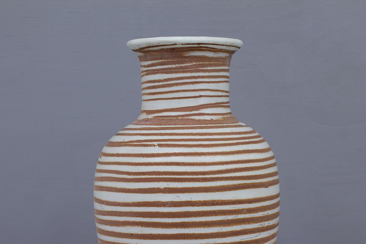 Terracotta, White Ceramic Floor Vase by Anna-Lisa Thomson, Sweden In Good Condition For Sale In Stockholm, SE