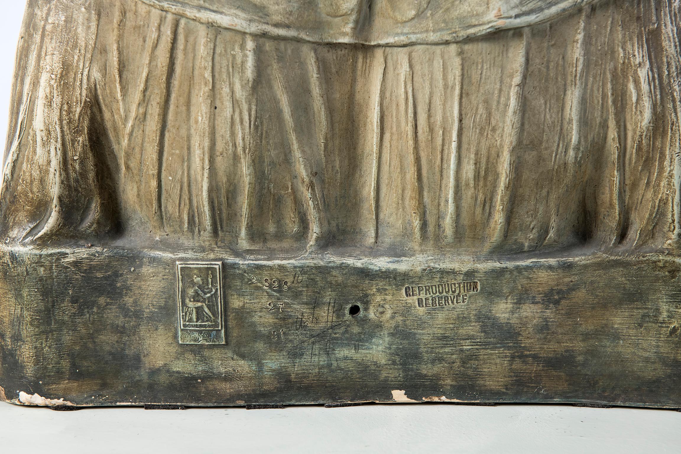 Busto de mujer de terracota firmado Goldscheider, Austria, hacia 1900 Austríaco en venta