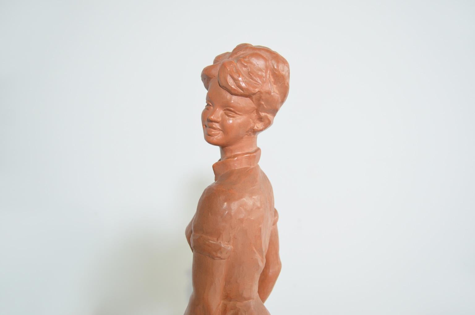 Terracotta Sculpture of a Young Lady by Belgian artist Paul Sersté In Good Condition In RHEEZERVEEN, Overijssel