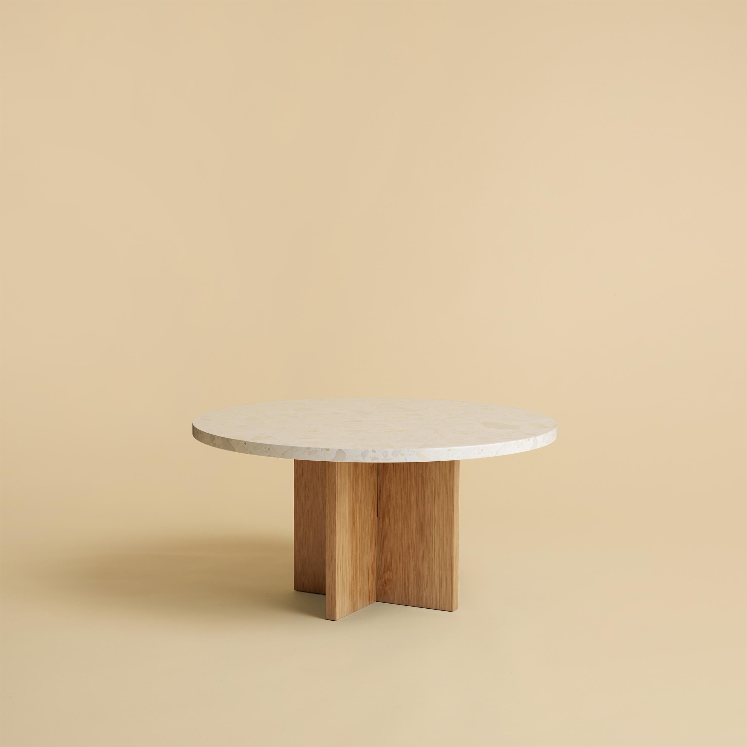 Table basse Terrazzo Carrara et Chêne Tinian par Lebanto
Dimensions : L 60 x P 60 x H 31 cm
MATERIAL : Marbre, bois.

Lebanto est l'expression d'une identité, une tapisserie de rêves tissée à partir des fils de leur vie. Leur parcours a commencé par