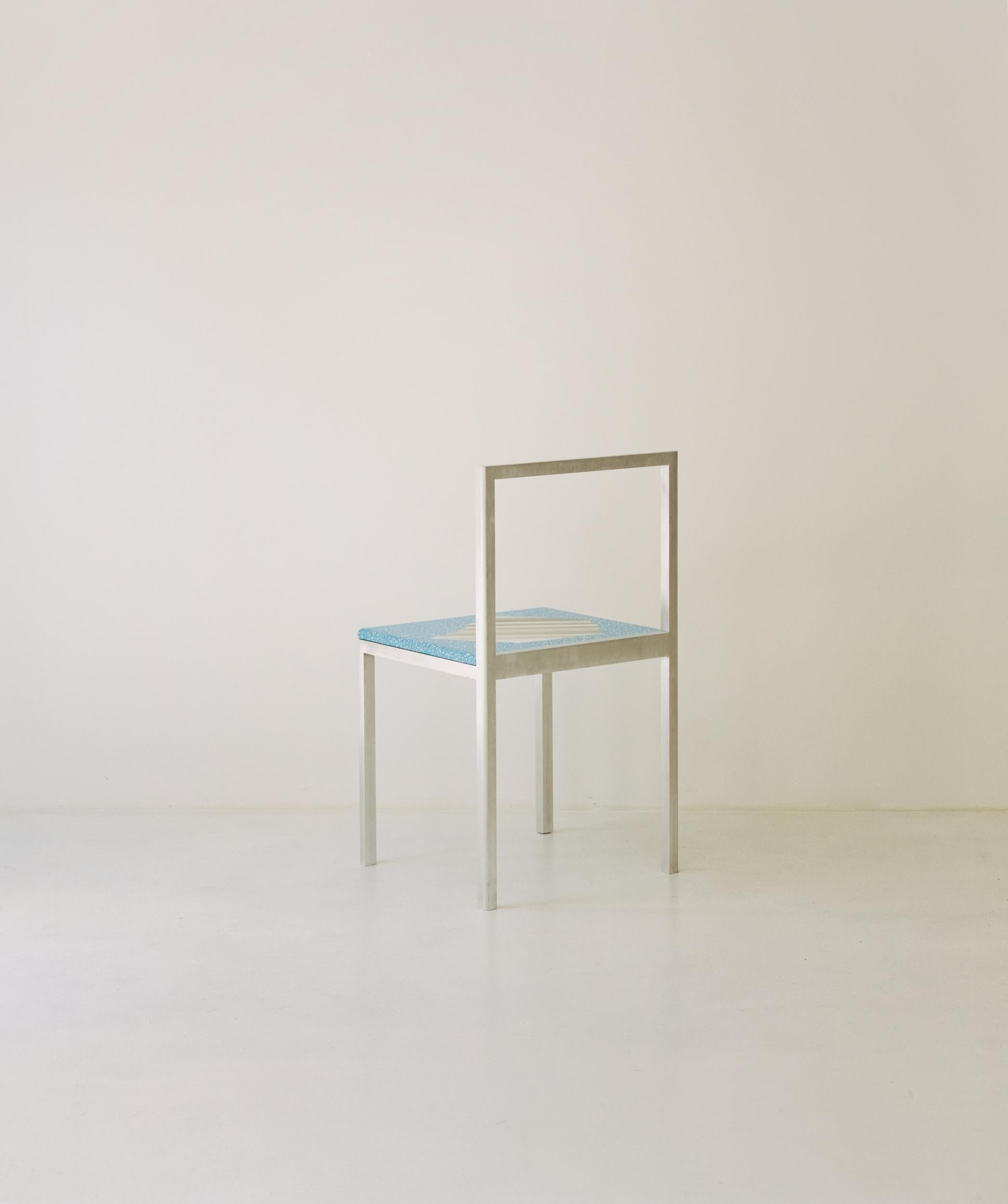 Sedia in terrazzo di Stefan Scholten.
Dimensioni: L 45 x L 43 x H 81 cm.
Materiali: alluminio.
Disponibile anche in vari colori e pietre.

Stefan Scholten è un designer olandese nato nel 1972. Dopo essersi laureato all'Accademia di Design di