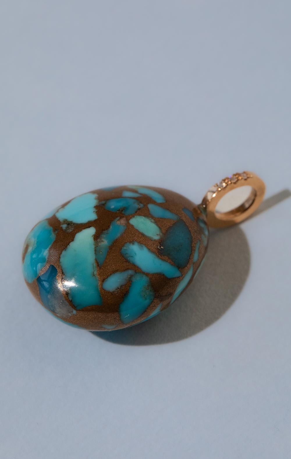 The TERRAZZO Pebble pendant is a stunning and unique piece, carefully crafted to showcase the beauty of turquoise with intricate flakes of opal and tourmaline. The 3cm pebble is meticulously handcrafted, blending these vibrant stones in a