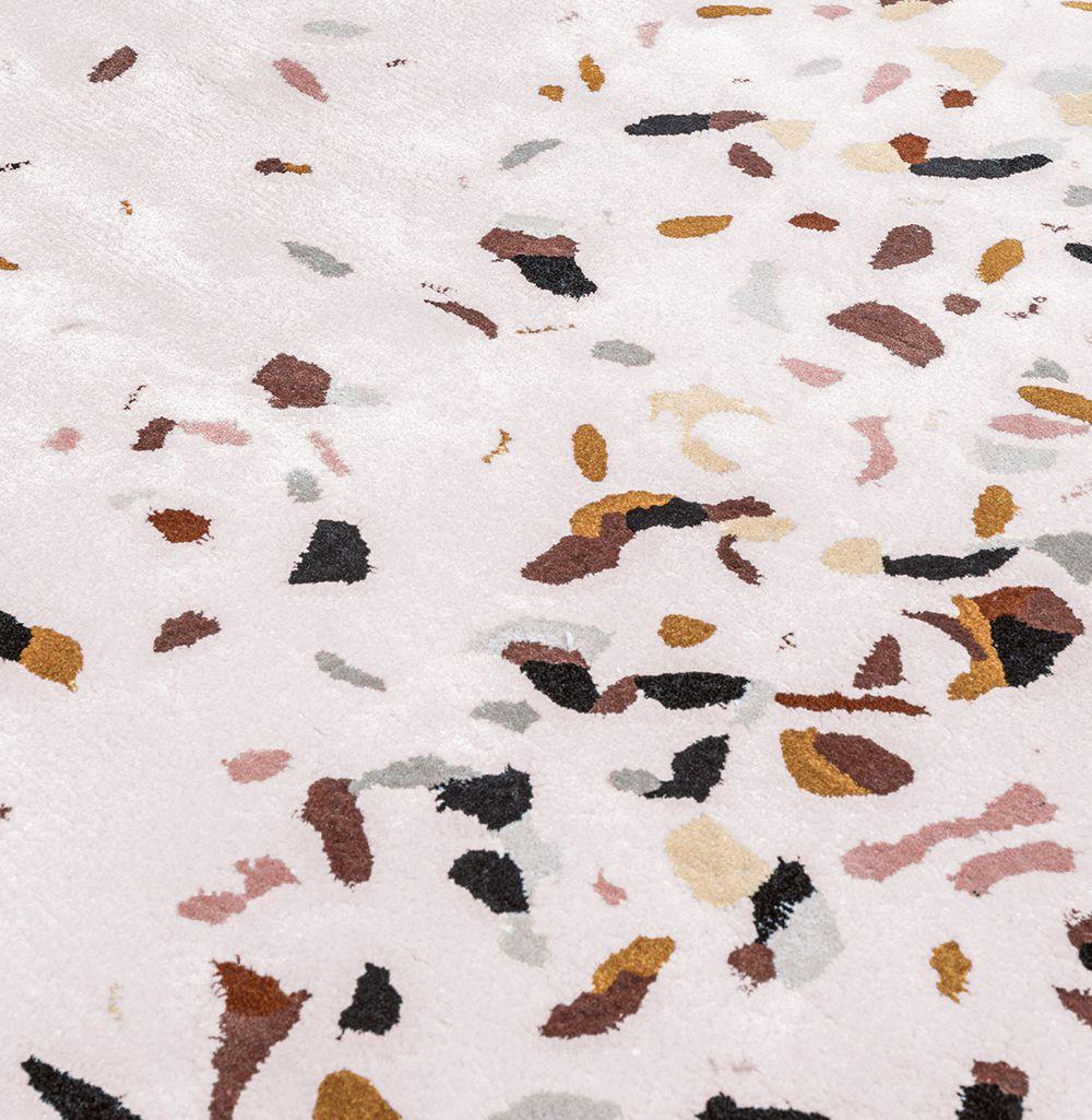 Terrazzo, an Italian flooring composite, is one of the biggest current trends in fashion and interior design, thanks to its bespoke and unreplicable look. Rug’Society is proud of bringing this craze to the tapestry world with our Terrazzo rug, one