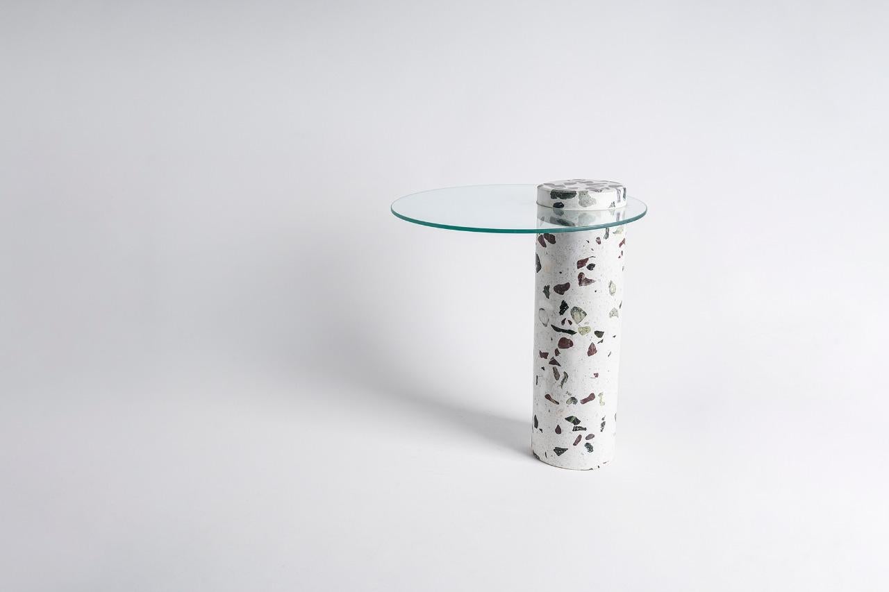 Extremely elegant and OFprisingly functional, inside and out, with its clean feminine line and unique cylindrical shape with perfect balance, this column table plays with geometry thanks to its silhouette that defies weightlessness and its glass top