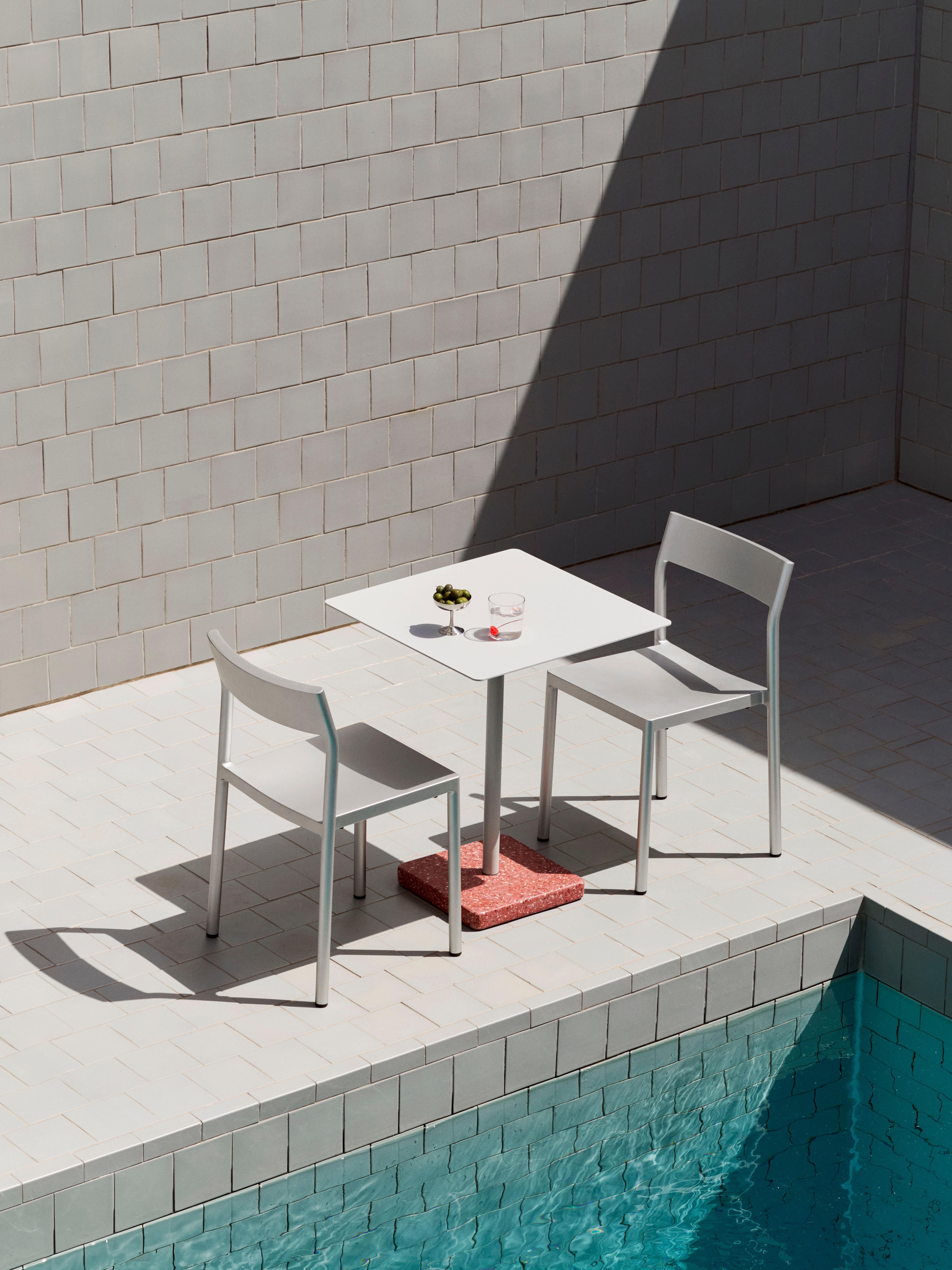 Mesa Terrazzo, cuadrada, roja y gris cielo, por Daniel Enoksson para Hay Acero en venta