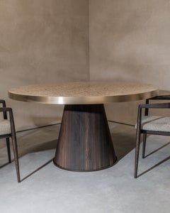 Terrazo con Piedras Preciosas de Ónice, Anillo de Latón y Soporte de Eucalipto Quemado