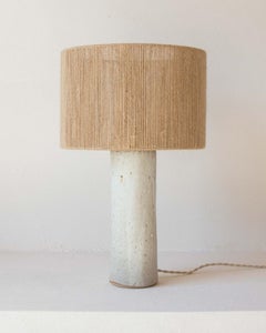 Lampe de table Terre en céramique blanc crème mat par Grès Éditions