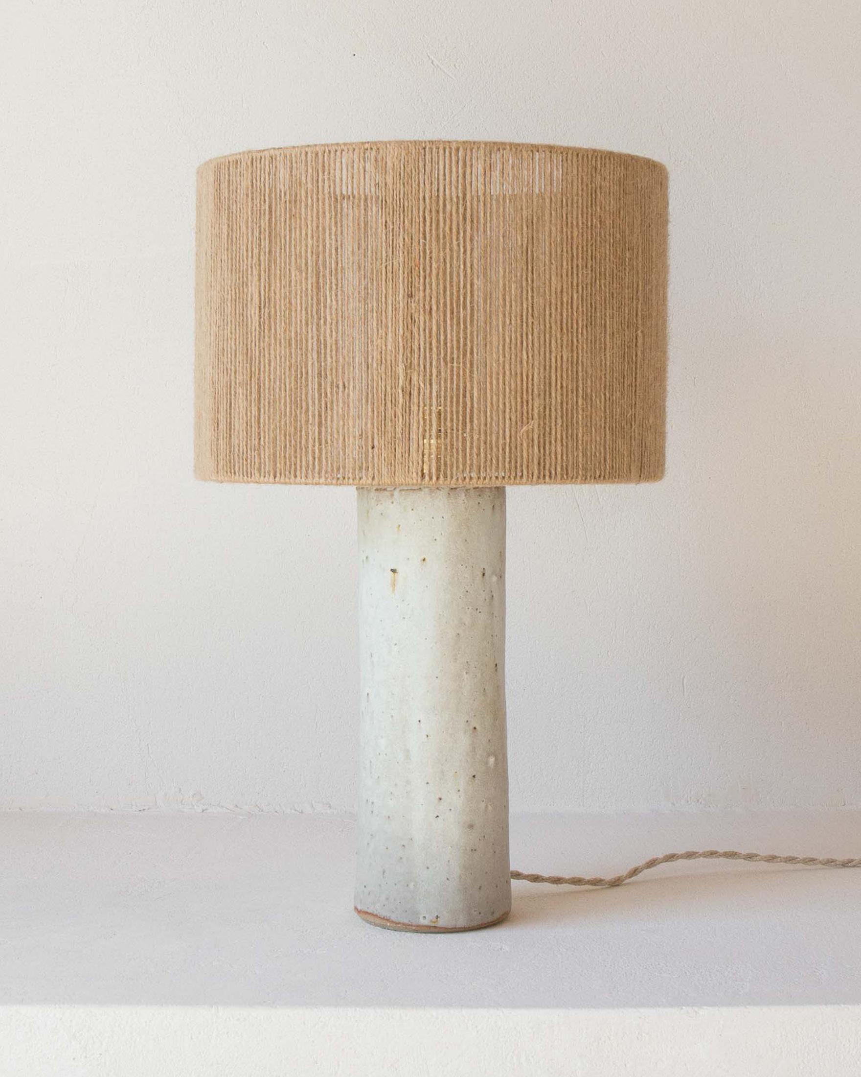 Lampe de table Terre en céramique blanc crème mat par Grès Éditions Neuf - En vente à Geneve, CH