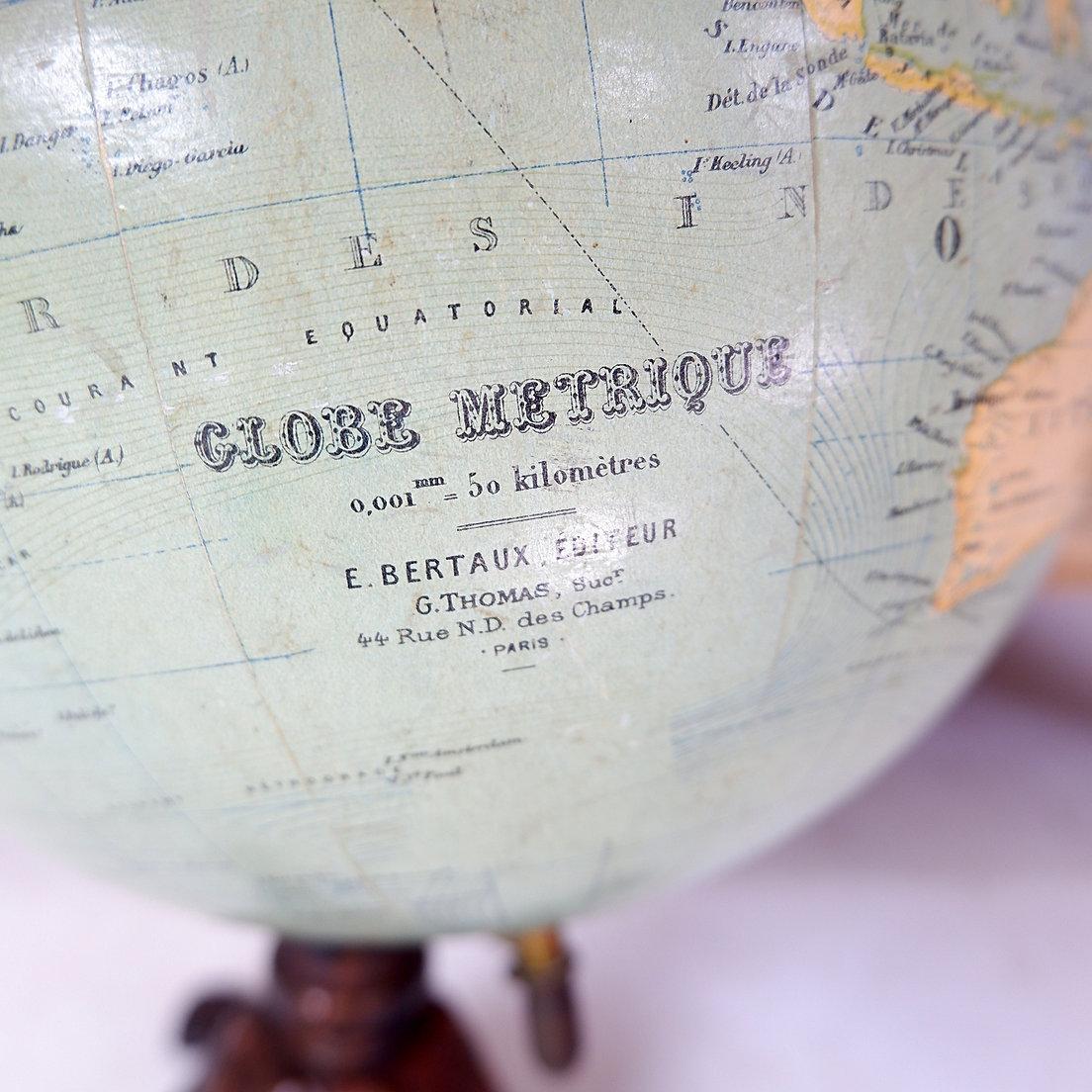 Globe terrestre de E.bertaux - 19° siècle De Paris 1