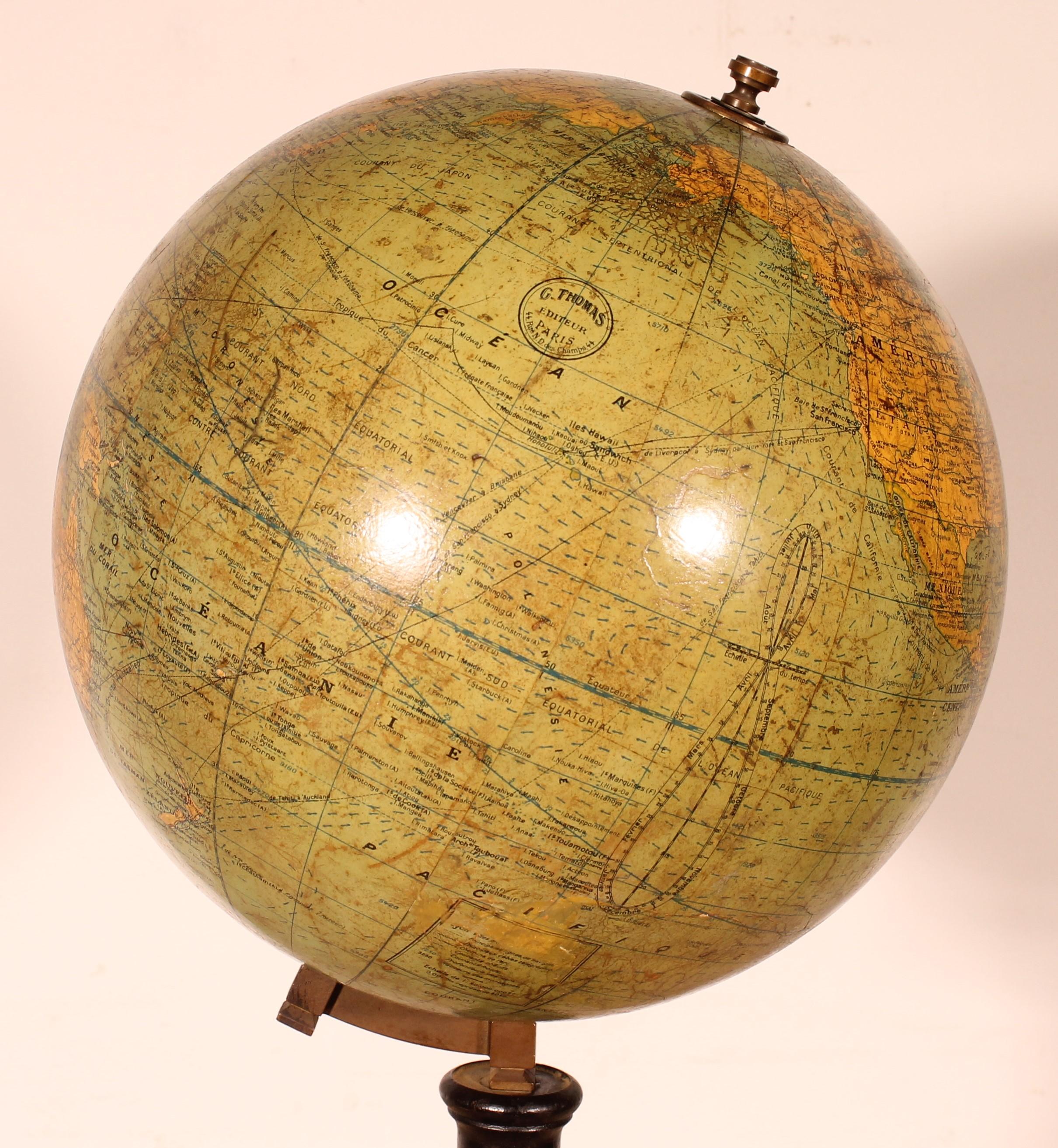 Terrestrial Globe By G. Thomas In Good Condition For Sale In Brussels, Brussels