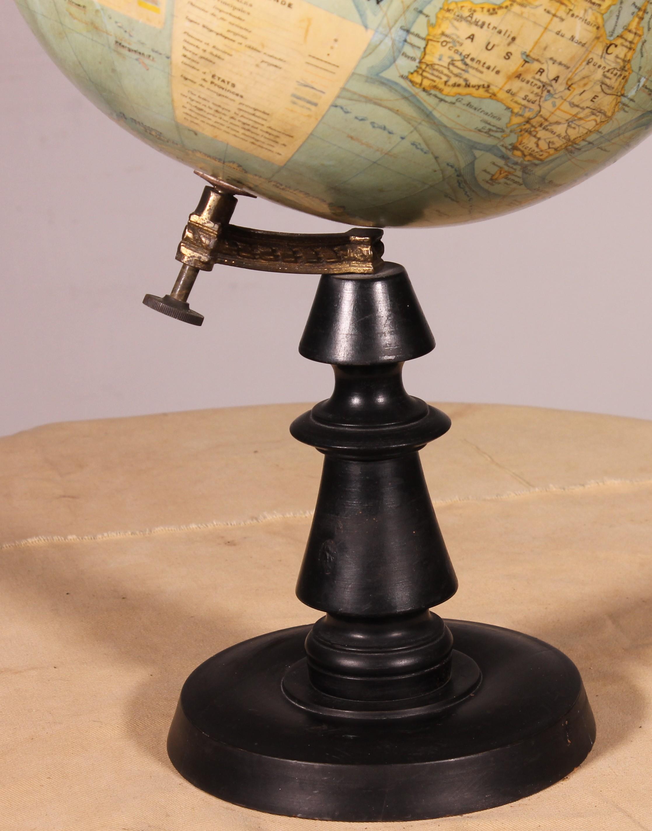 Mouvement esthétique Globe terrestre de J. Forest A' Paris du début du 20e siècle en vente