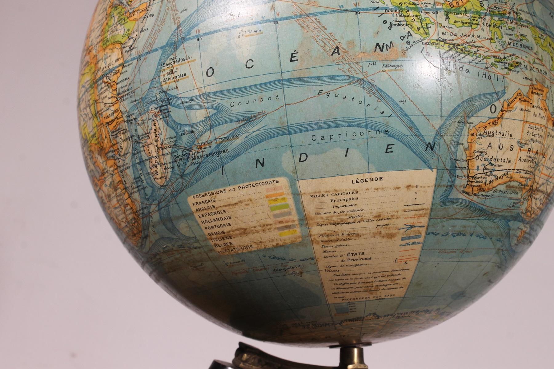 Terrestrial Globe By J.forest- Paris In Good Condition For Sale In Brussels, Brussels