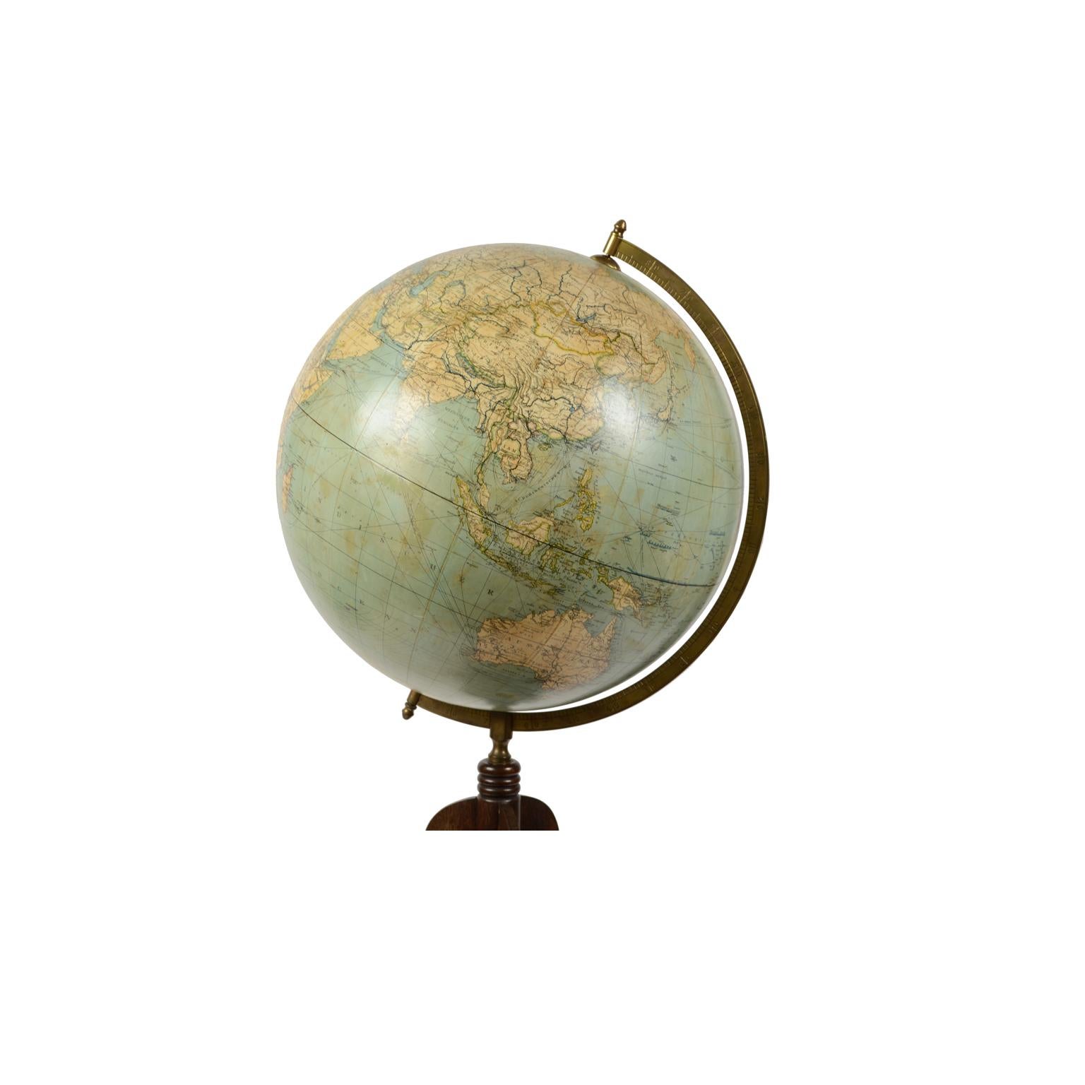 Allemand Globe de bibliothèque antique terrestre des années 1920 édité pour Columbus par le Prof. Ernst Friedrich en vente