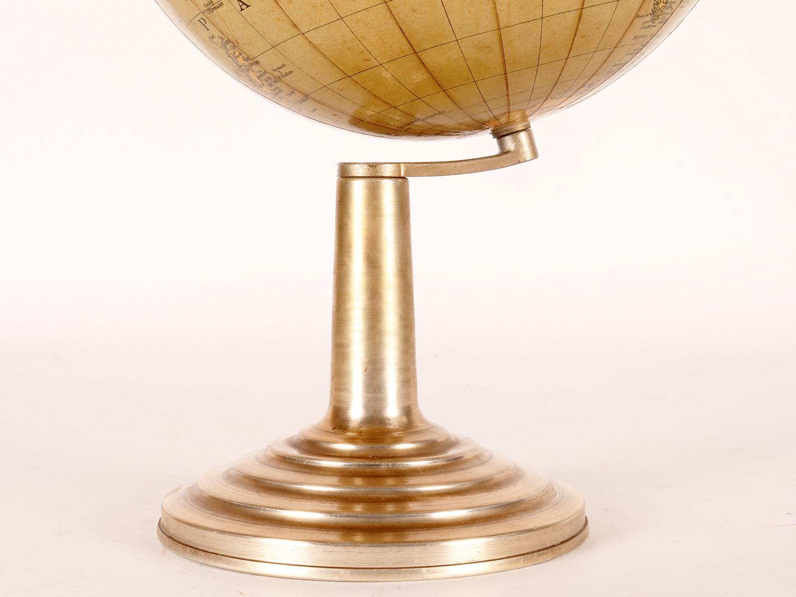 Terrestrial globe, Italy 1940.  For Sale 5