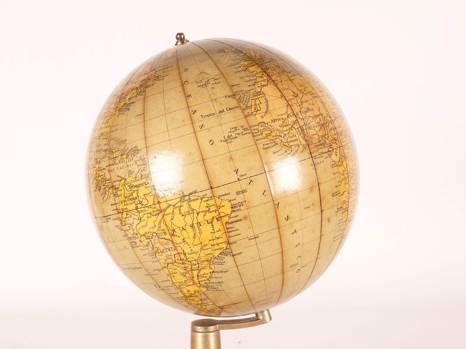 Terrestrial globe, Italy 1940.  In Good Condition For Sale In Milan, IT