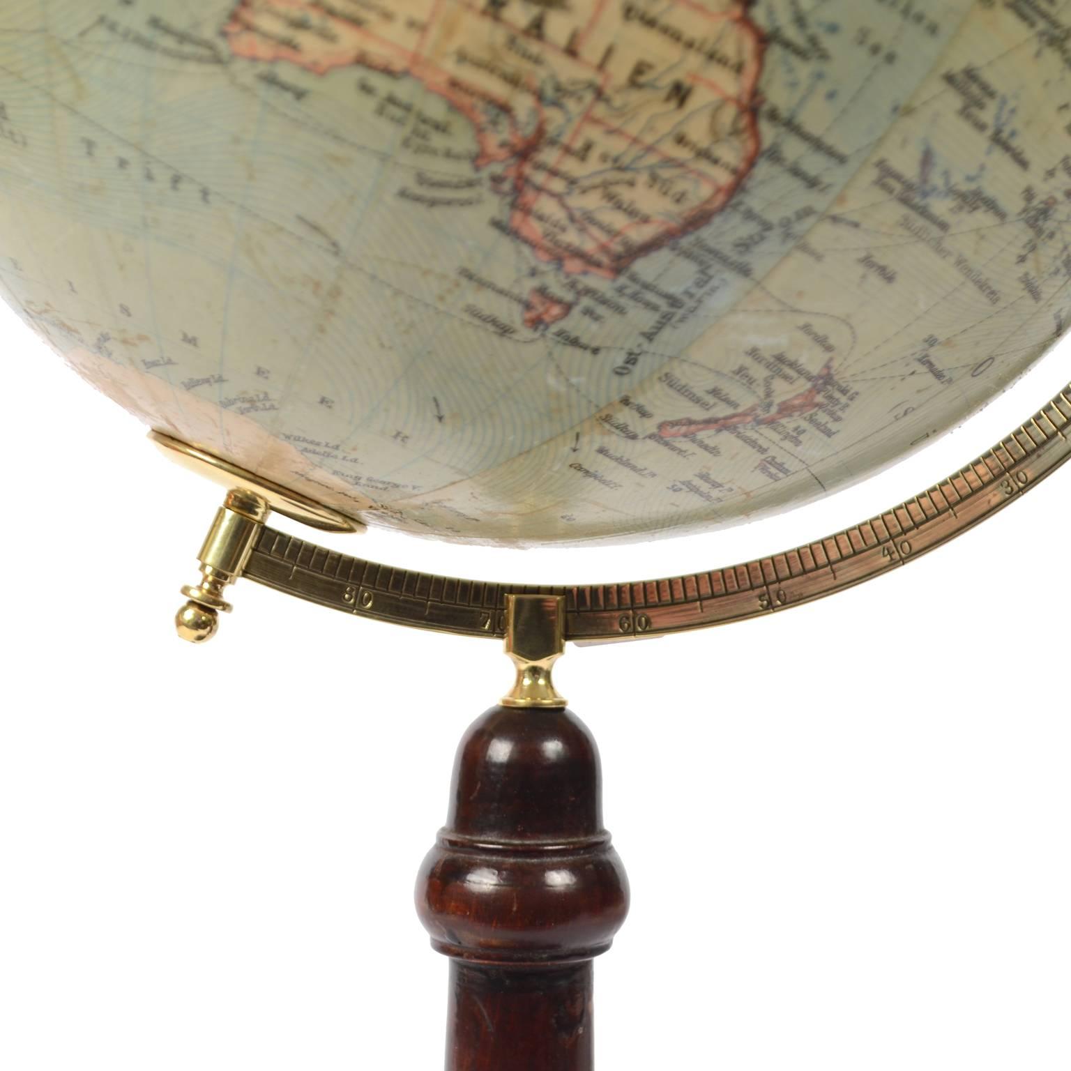 Terrestrial Globe Published in Leipzig, Second Half of the 19th Century In Excellent Condition In Milan, IT