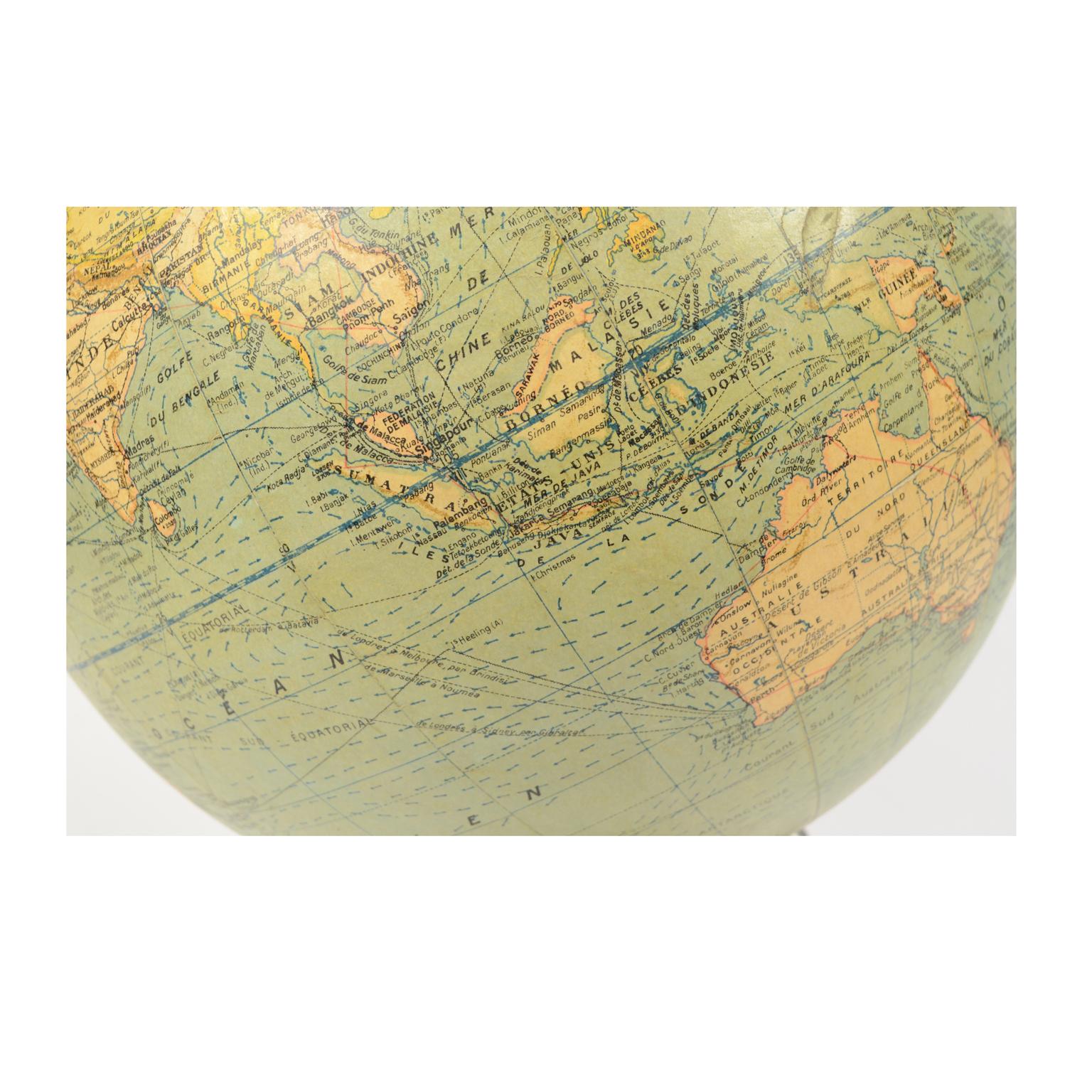 Antique Terrestrial Globe Published in 1940s by Girard Barrère et Thomas, Paris For Sale 1