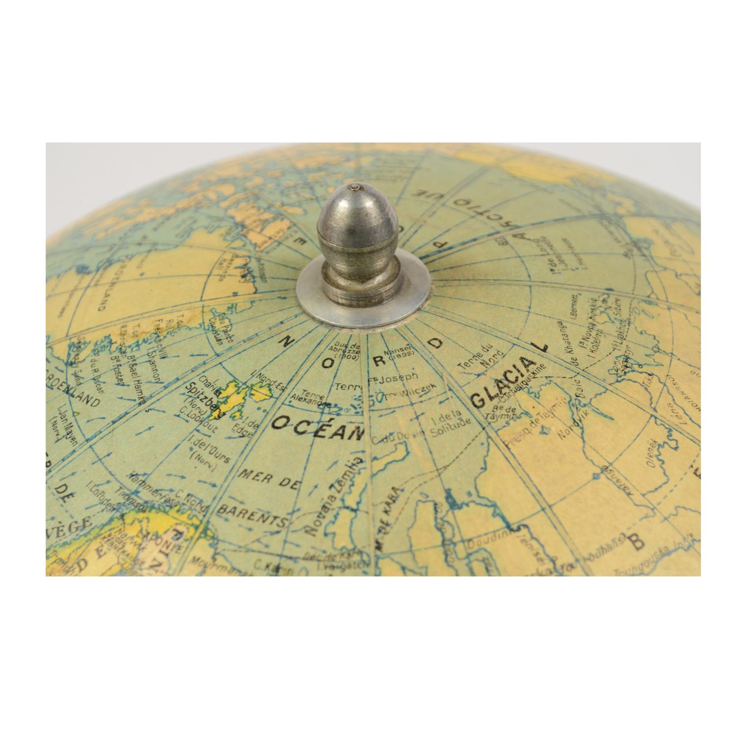 Antique Terrestrial Globe Published in 1940s by Girard Barrère et Thomas, Paris For Sale 4