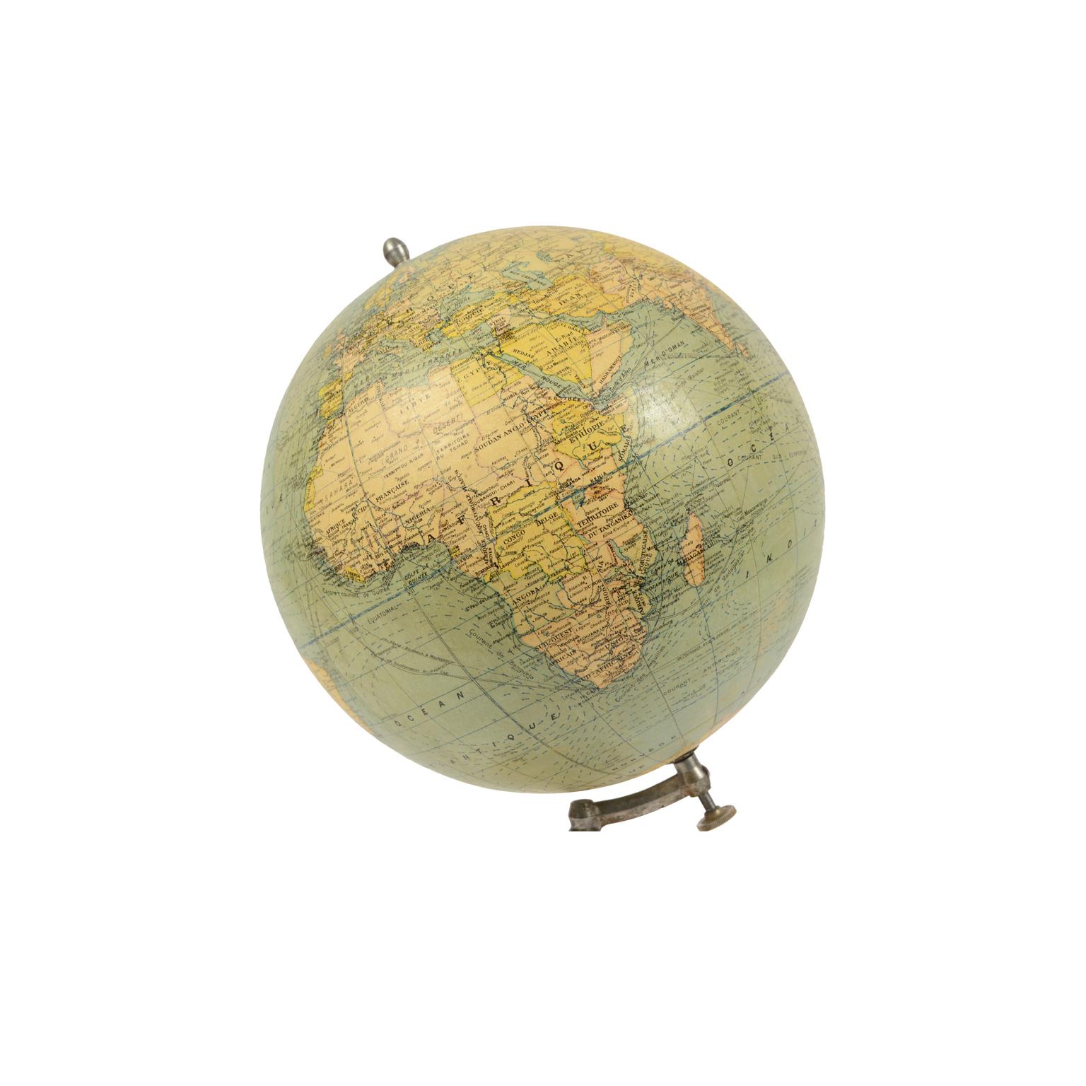 Français Globe terrestre ancien publié dans les années 1940 par Girard Barrre et Thomas, Paris en vente