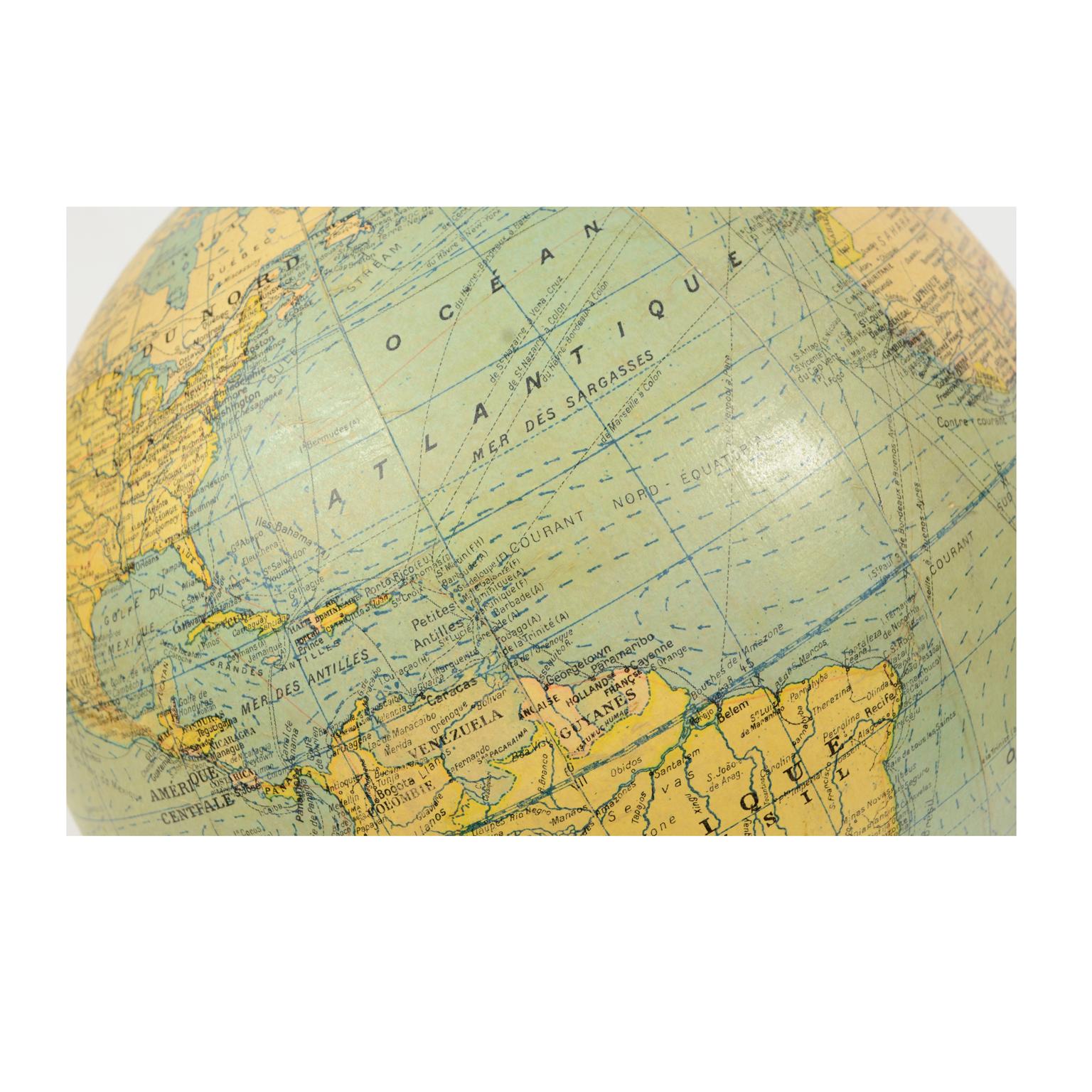 Globe terrestre ancien publié dans les années 1940 par Girard Barrre et Thomas, Paris en vente 1